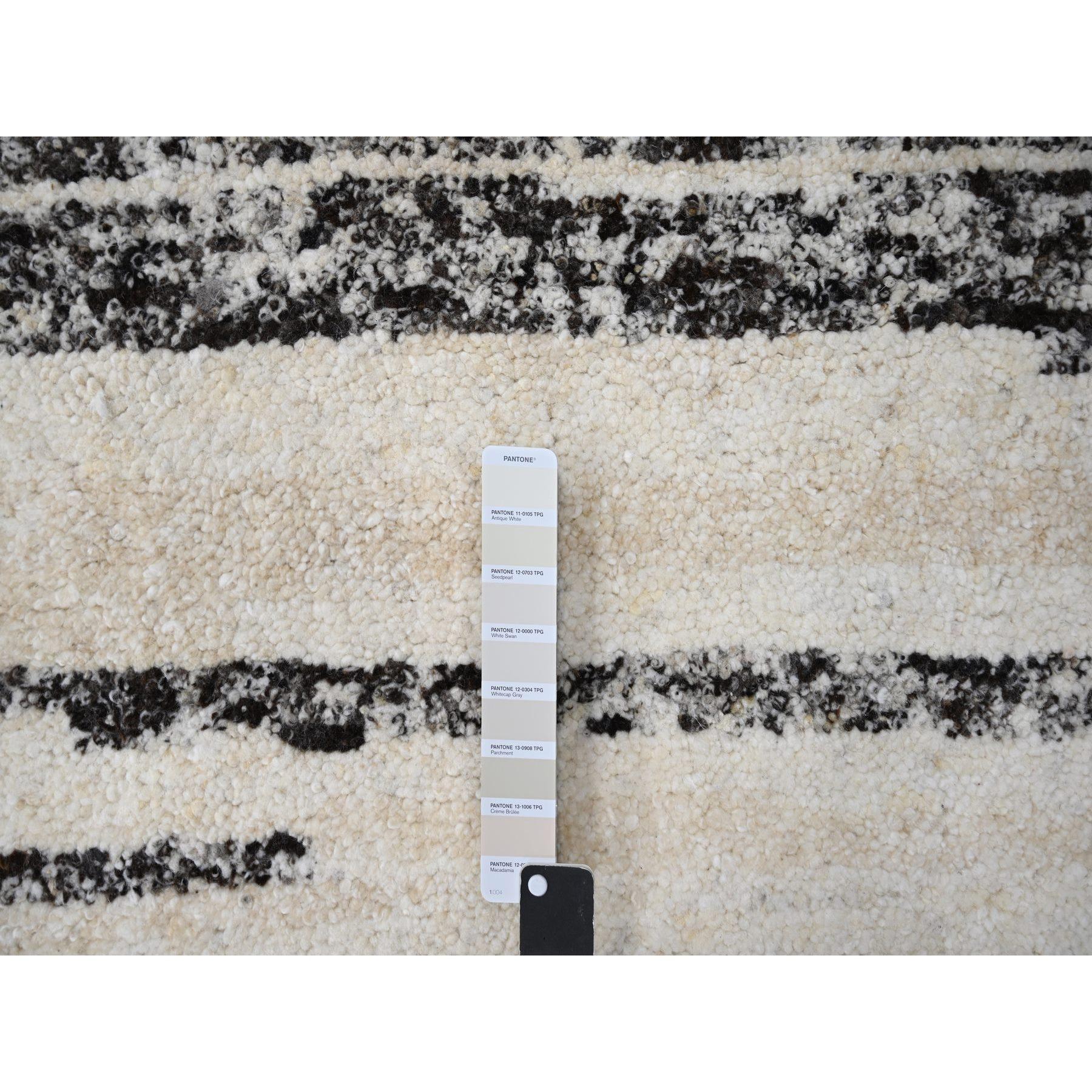 8'x8' Dunkelbraun und Elfenbein Striae Design Wolle Hand geknüpft Runde Teppich (Indisch) im Angebot