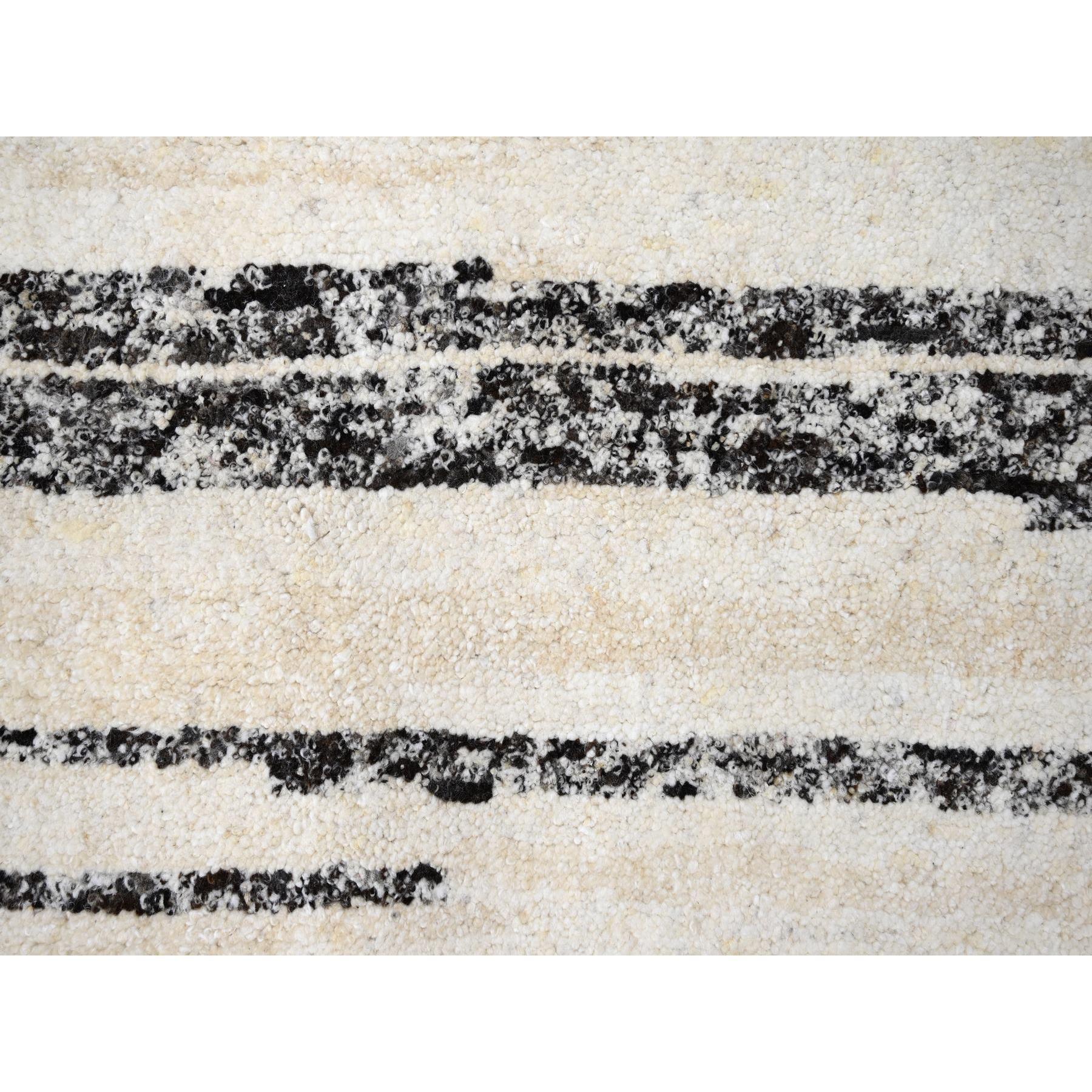 8'x8' Dunkelbraun und Elfenbein Striae Design Wolle Hand geknüpft Runde Teppich (Handgeknüpft) im Angebot