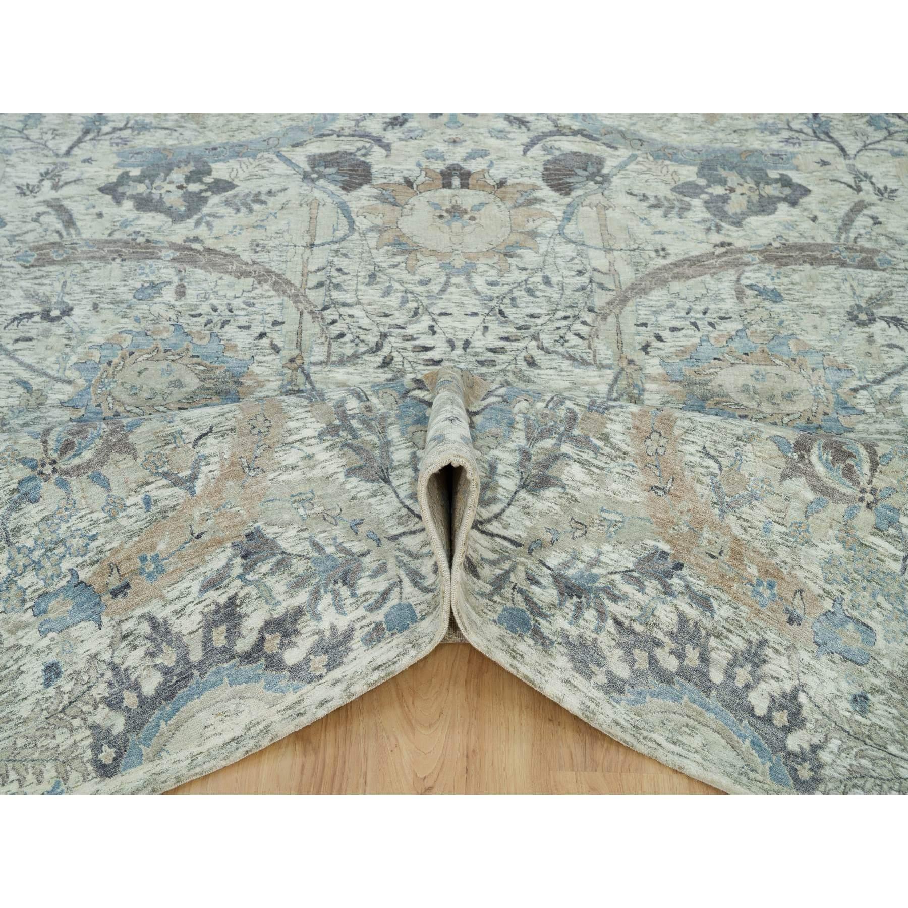 Noué à la main 8'x8' Tapis carré en laine et soie noué à la main Delicate White Sickle Leaf en vente