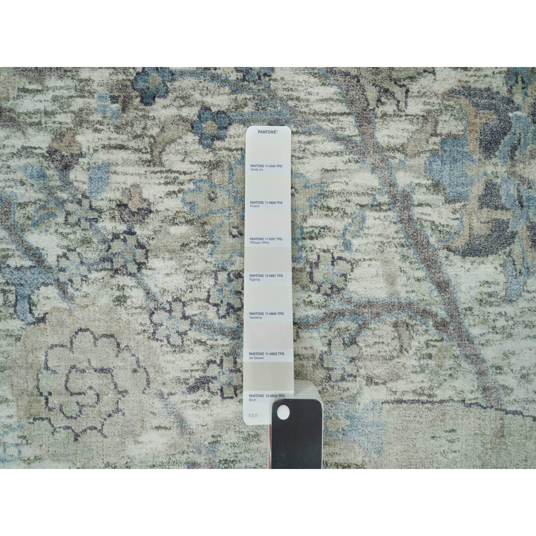 XXIe siècle et contemporain 8'x8' Tapis carré en laine et soie noué à la main Delicate White Sickle Leaf en vente