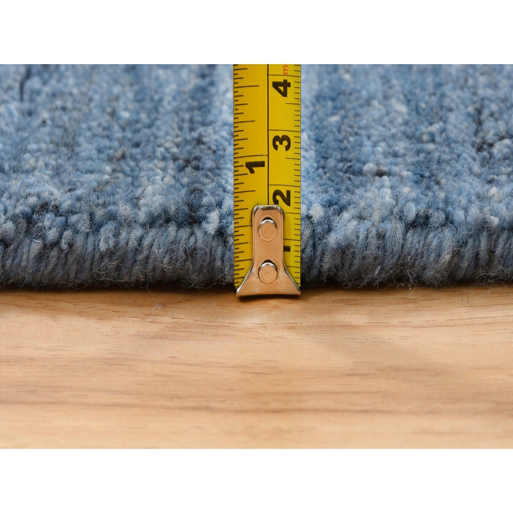 8'x8' Denim Blau Modern Design Weich und Plüsch Wolle Hand Loomed Runde Teppich im Angebot 4