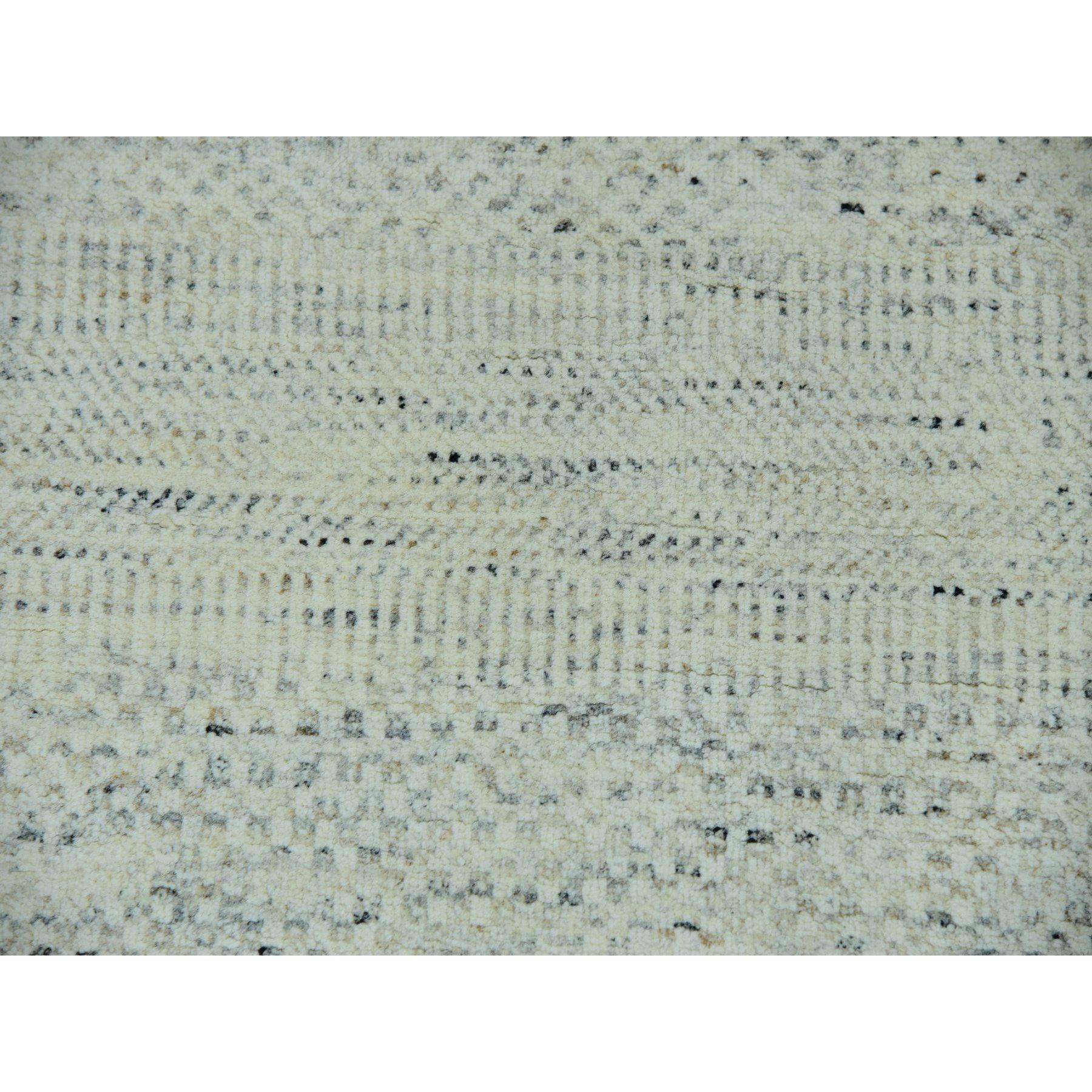 Lana 8'x8' Earl Gray Tappeto rotondo moderno annodato a mano in 100% lana non colorata con disegno di erba in vendita