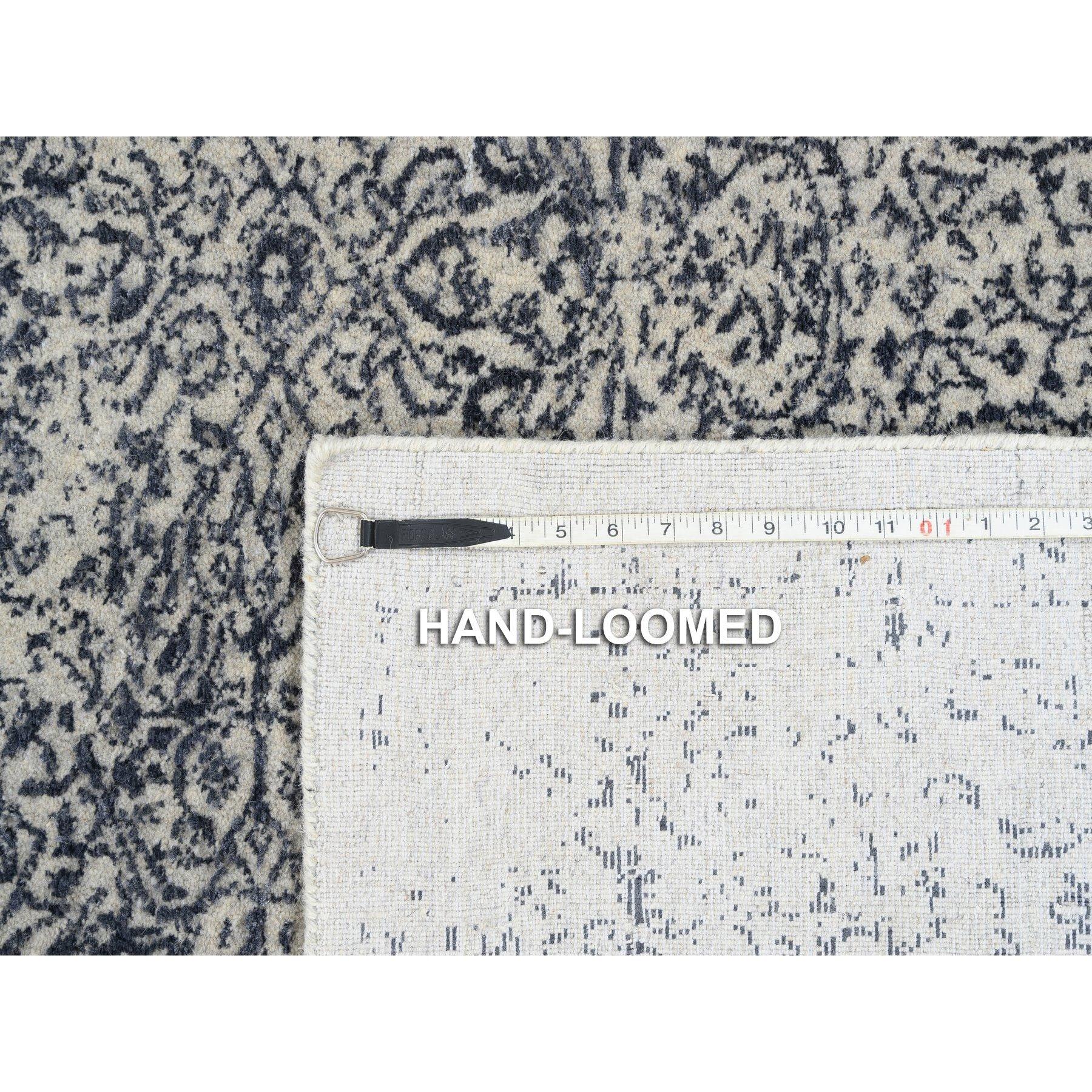 8'x8' Alfombra cuadrada oriental de jacquard fino de lana y seda tejida a mano gris claro en venta 4