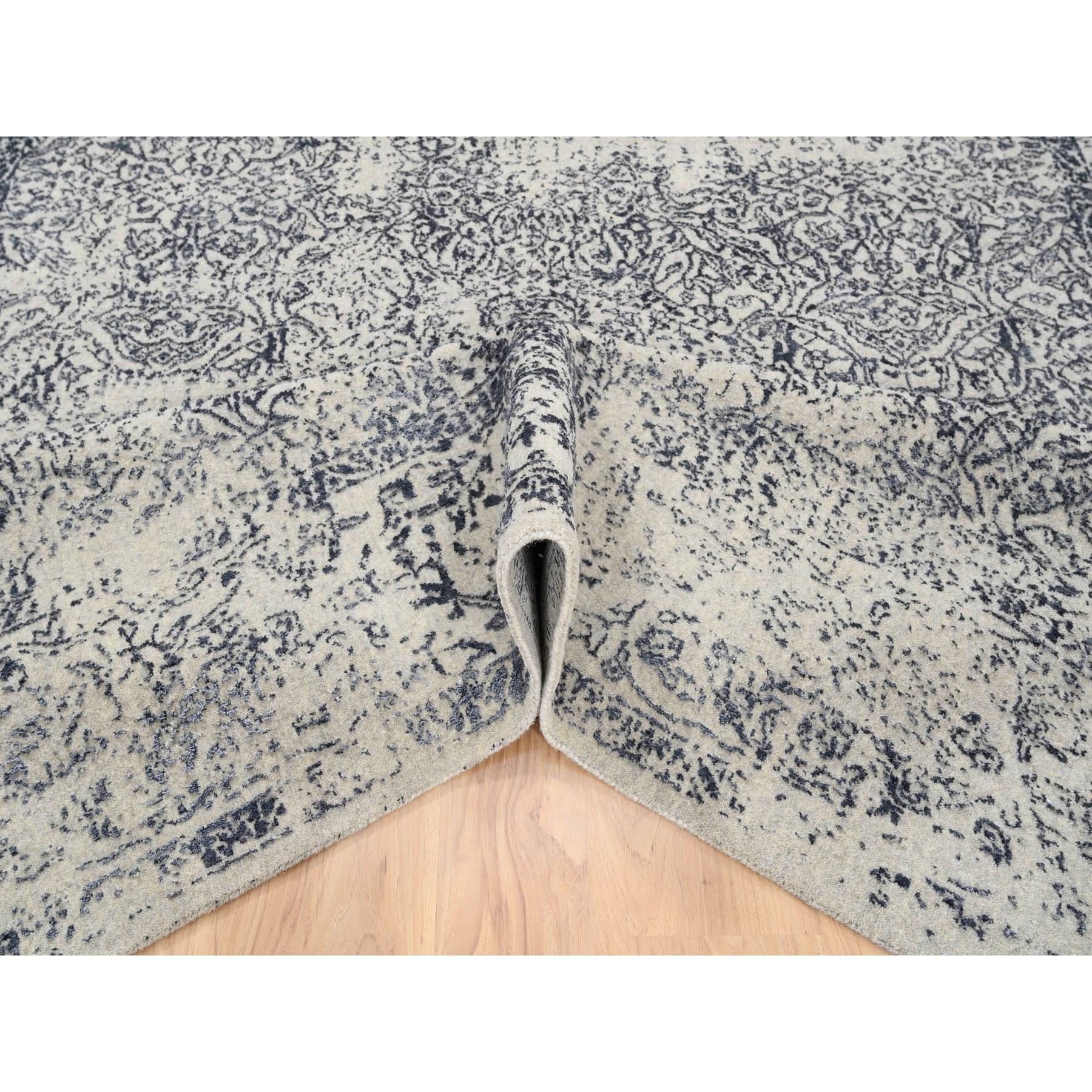 8'x8' Alfombra cuadrada oriental de jacquard fino de lana y seda tejida a mano gris claro en Nuevo estado para la venta en Carlstadt, NJ