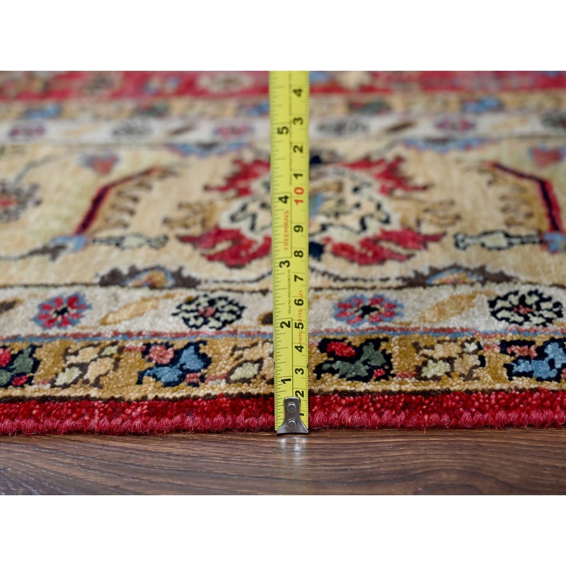 8'x8' Feuer Ziegelrot Handgeknüpfte Wolle Karajeh Design Quadratischer Orientteppich (21. Jahrhundert und zeitgenössisch) im Angebot