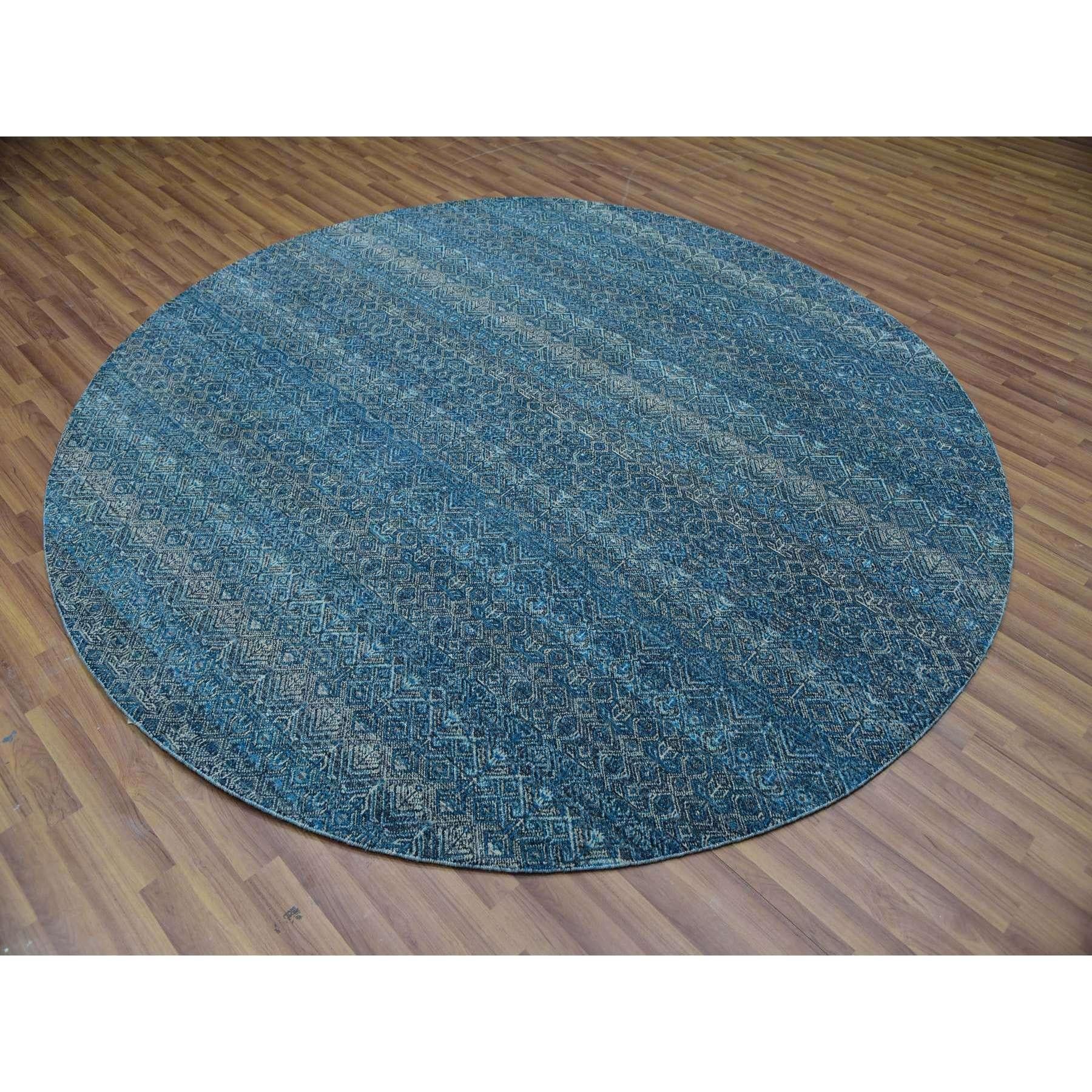 Moderne 8'x8' Tapis rond bleu géorgien Kohinoor Design/One en laine douce noué à la main en vente