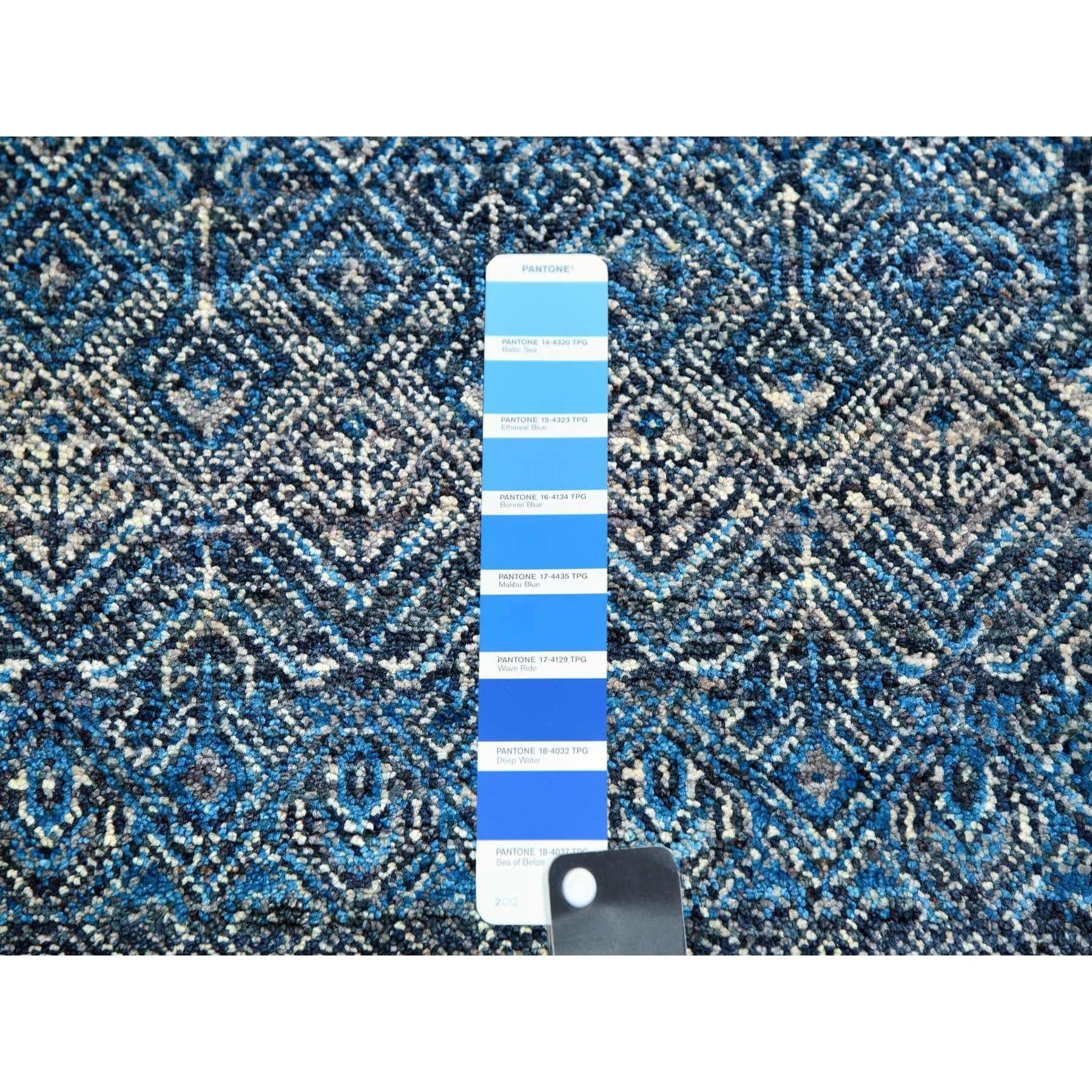 XXIe siècle et contemporain 8'x8' Tapis rond bleu géorgien Kohinoor Design/One en laine douce noué à la main en vente