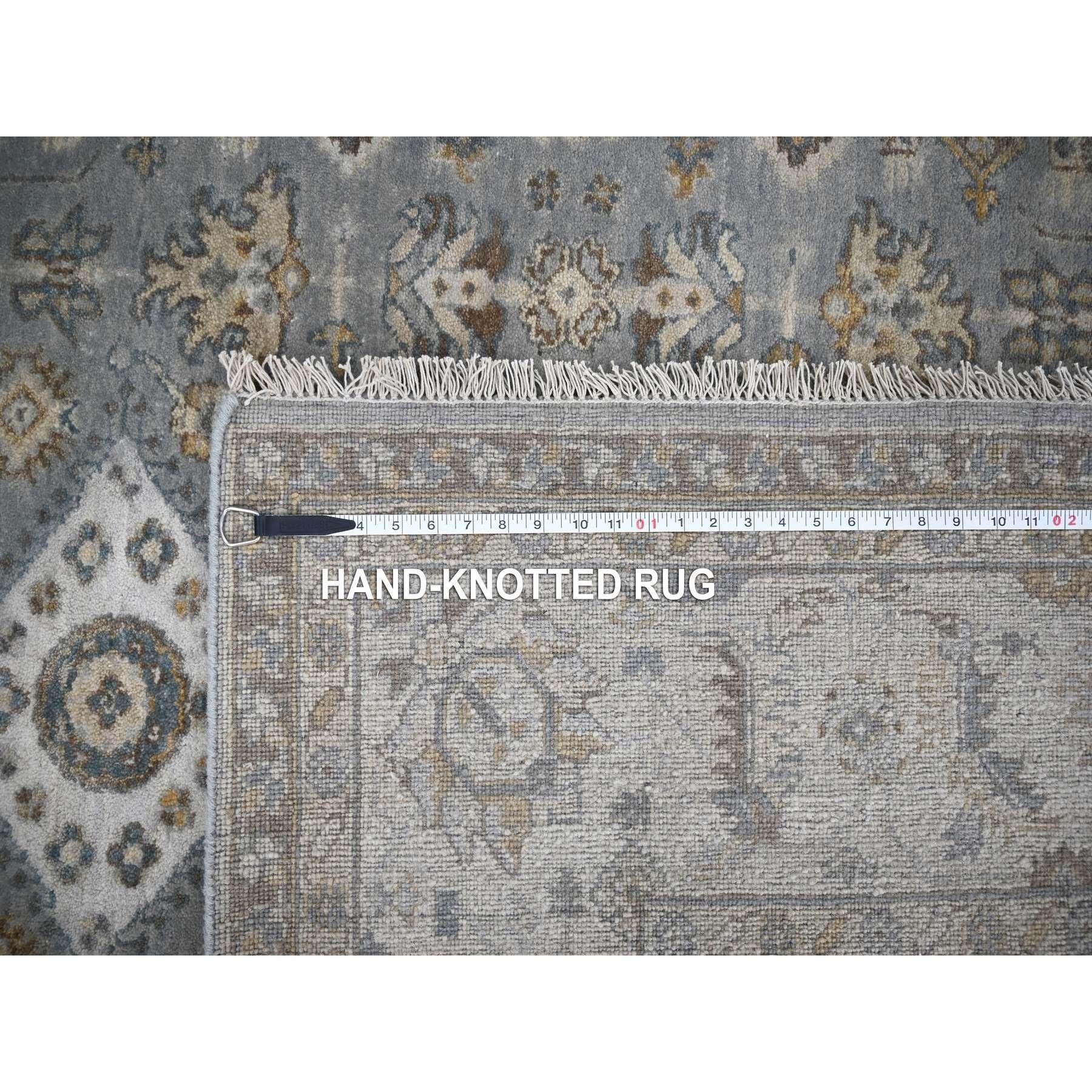 Tappeto quadrato in lana naturale 8'x8' grigio e avorio Karajeh Design Medaglioni geometrici in vendita 3