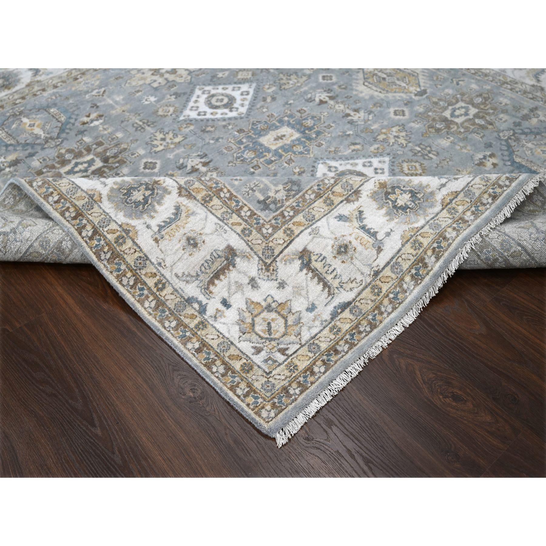 Tappeto quadrato in lana naturale 8'x8' grigio e avorio Karajeh Design Medaglioni geometrici In condizioni Nuovo in vendita a Carlstadt, NJ