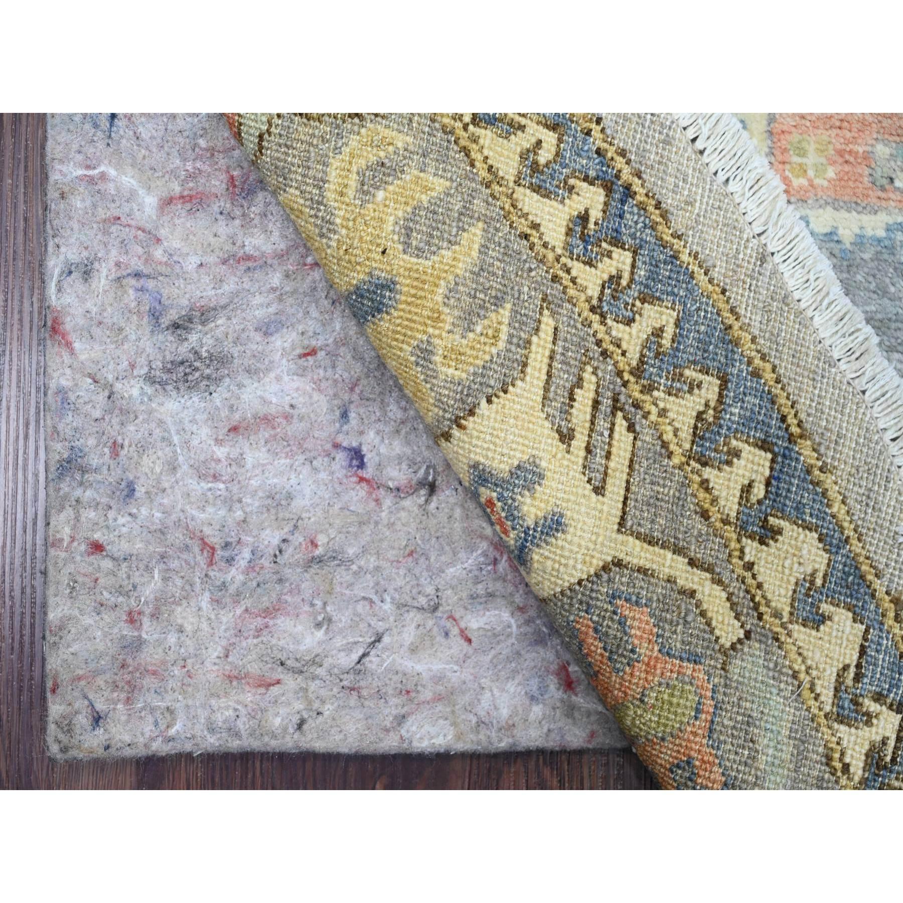 8'x8' Grau Antik Kaukasisch Einfluss Design Hand geknüpft Wolle Runde Teppich (Afghanisch) im Angebot