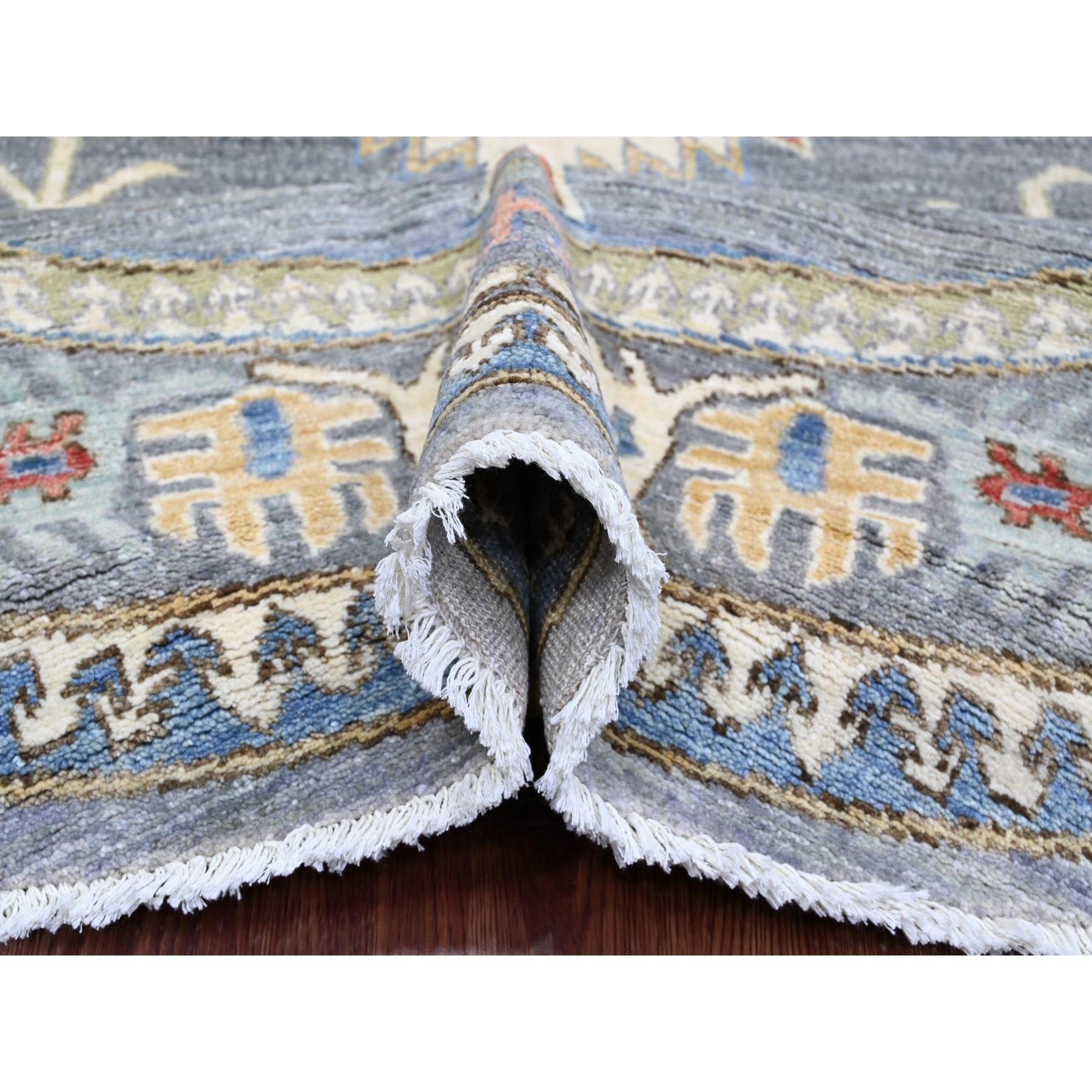 8'x8' Grau Antik Kaukasisch Einfluss Design Hand geknüpft Wolle Runde Teppich (Handgeknüpft) im Angebot