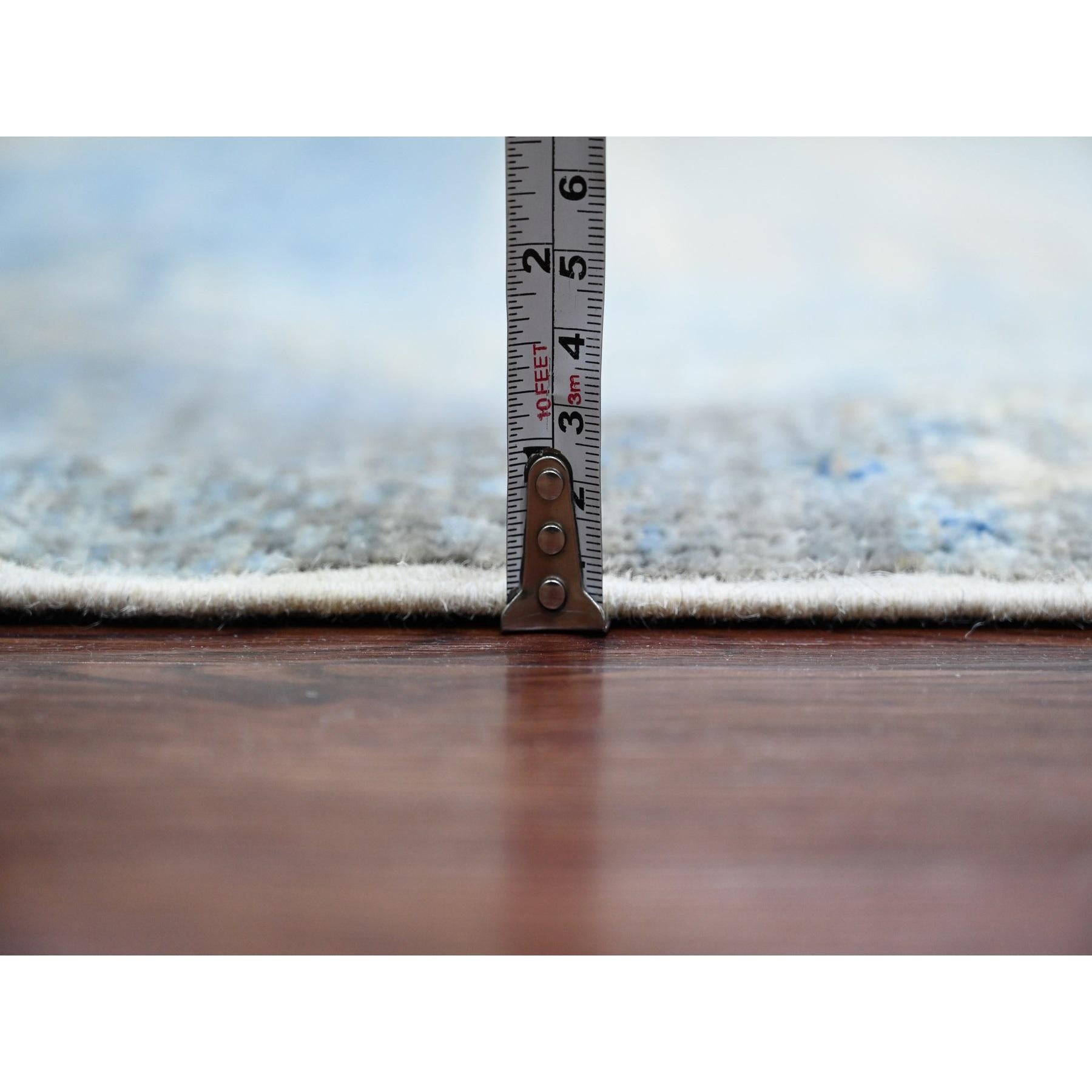 Tapis carré en laine douce 8'x8' Gris noué à la main Figurines d'animaux Kashkuli en vente 2