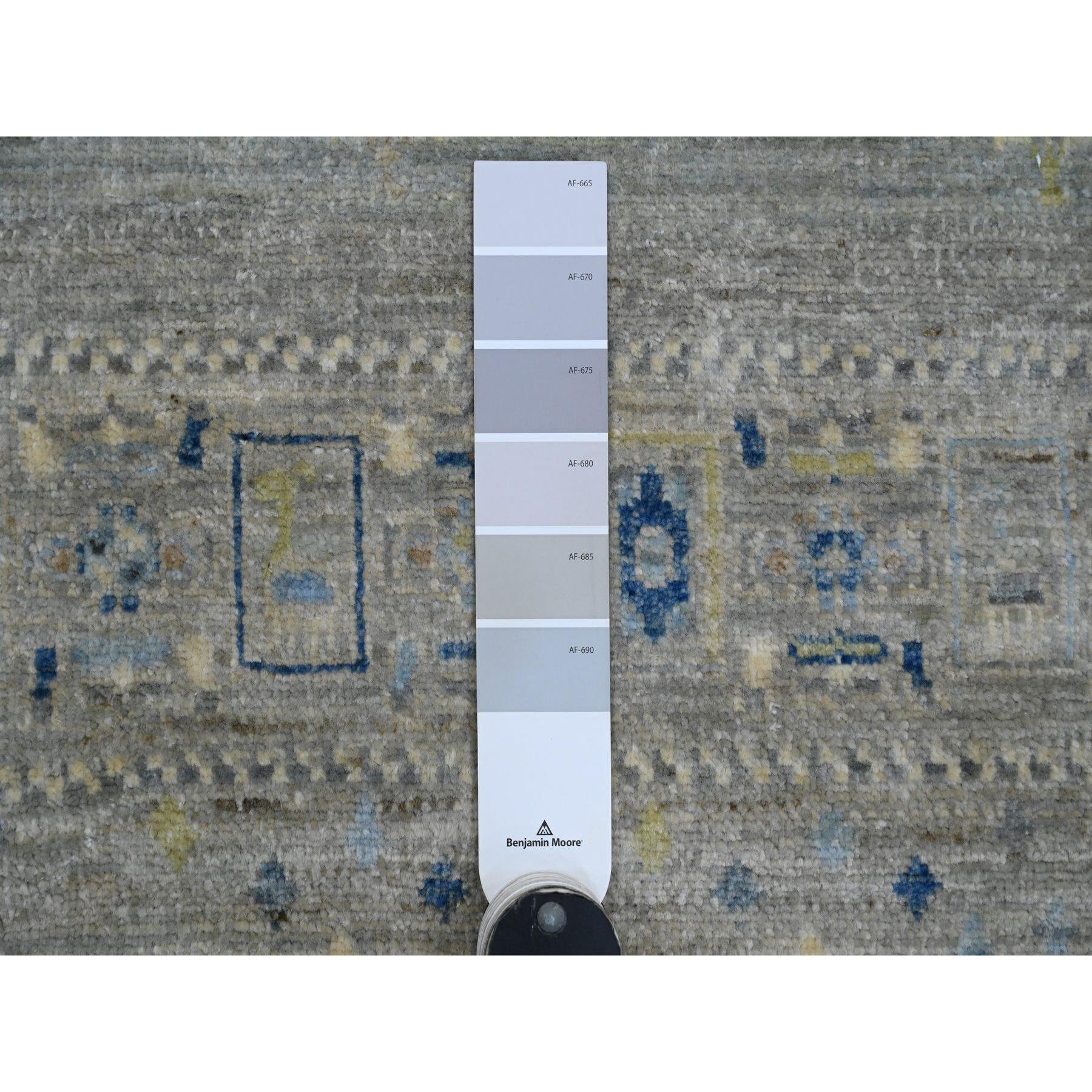 XXIe siècle et contemporain Tapis carré en laine douce 8'x8' Gris noué à la main Figurines d'animaux Kashkuli en vente