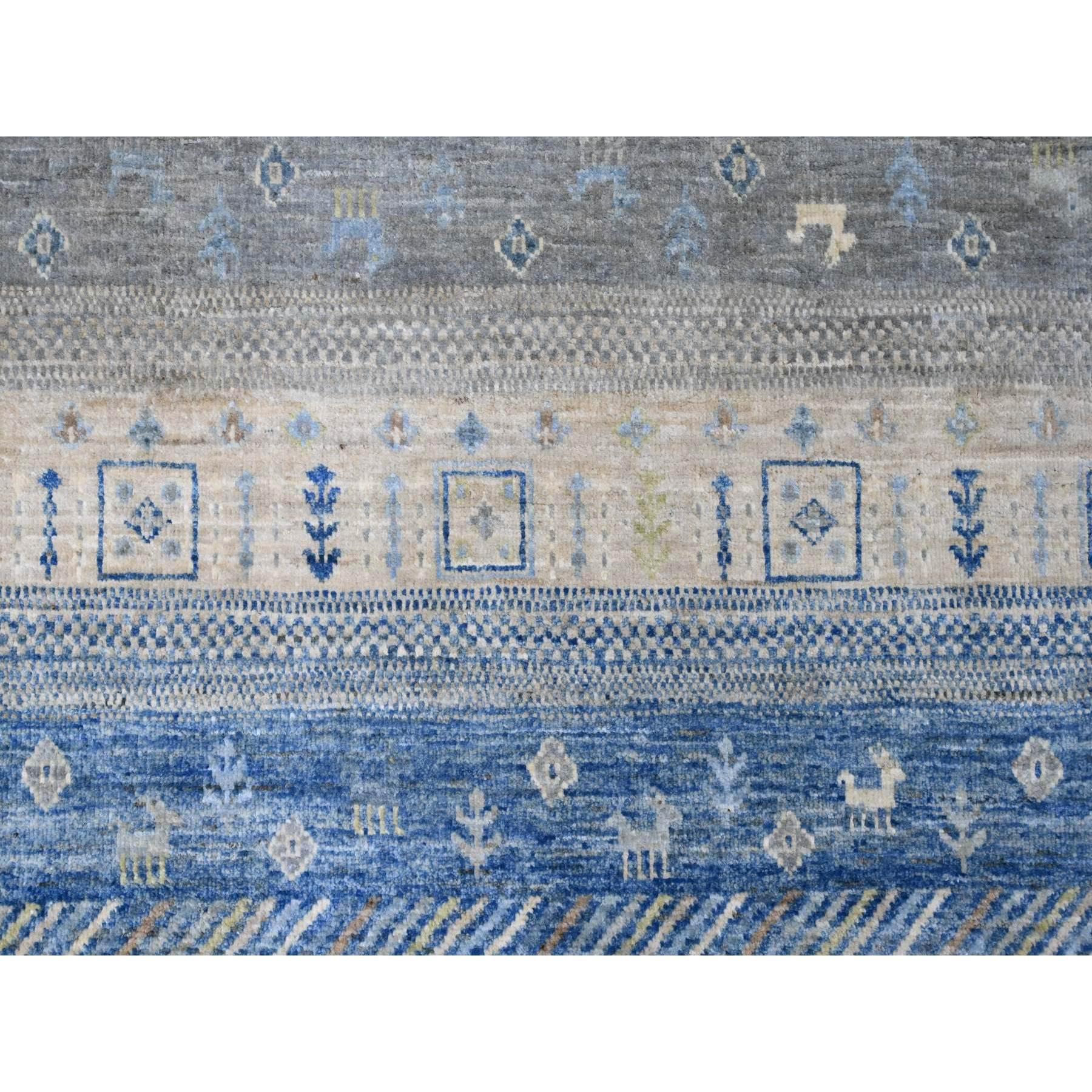 Laine Tapis carré en laine douce 8'x8' Gris noué à la main Figurines d'animaux Kashkuli en vente