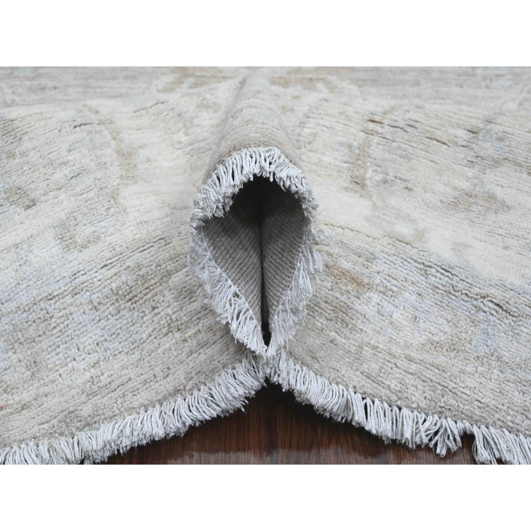 Hand-Knotted 8'x8' Gray Washed Out Ziegler Mahal Revival Hand Knotted Pure Wool Round Rug For Sale
