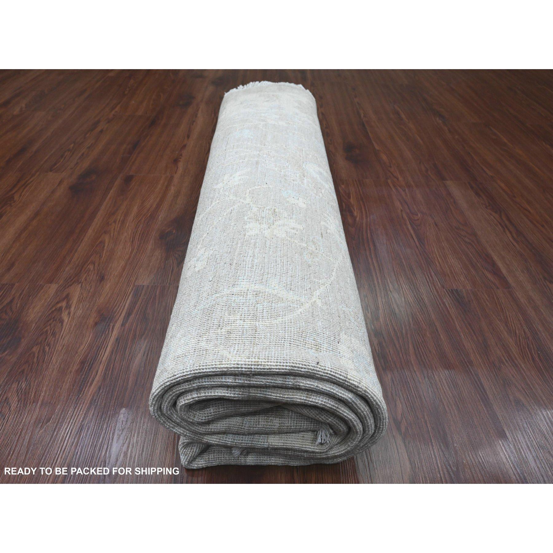 8'x8' Gray Washed Out Ziegler Mahal Revival Hand Knotted Pure Wool Round Rug For Sale 2