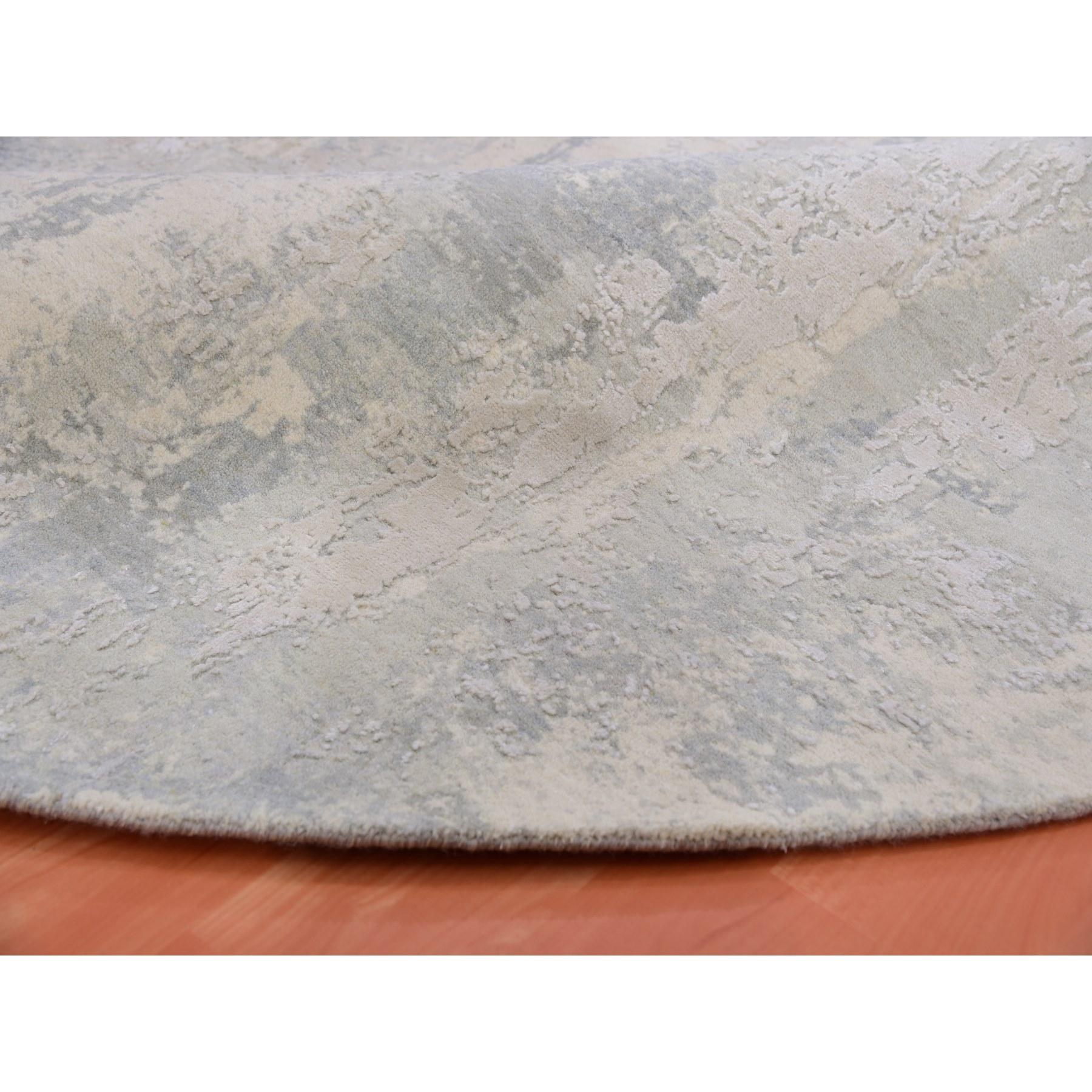 8'x8' Alfombra Redonda de Lana y Seda Gris Anudada a Mano con Diseño Abstracto Moderno Siglo XXI y contemporáneo en venta