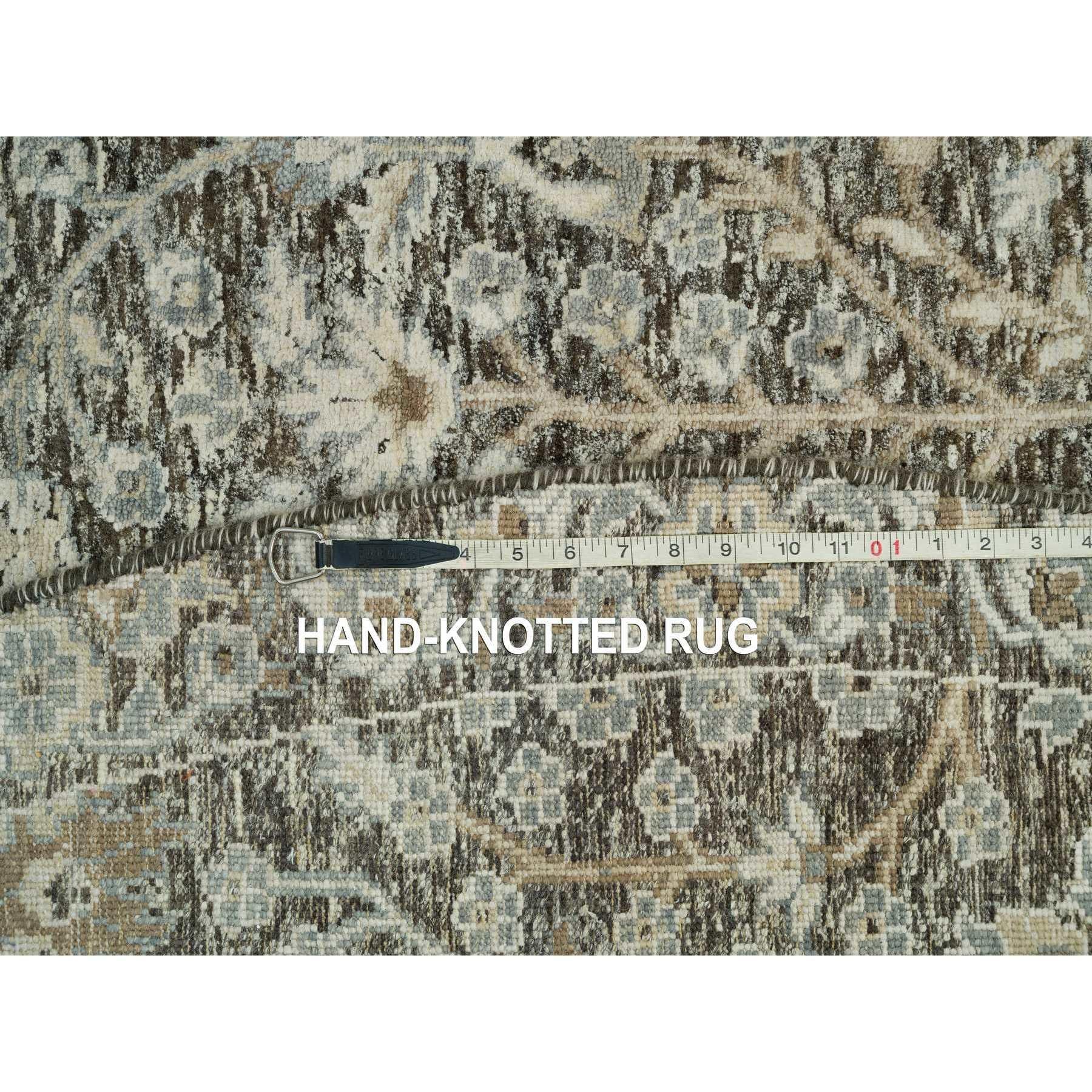 8'x8' Tapis rond en laine et soie grise nouée à la main avec saule et cyprès en vente 3