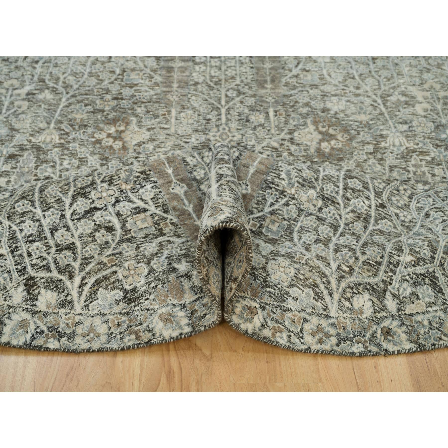 Noué à la main 8'x8' Tapis rond en laine et soie grise nouée à la main avec saule et cyprès en vente