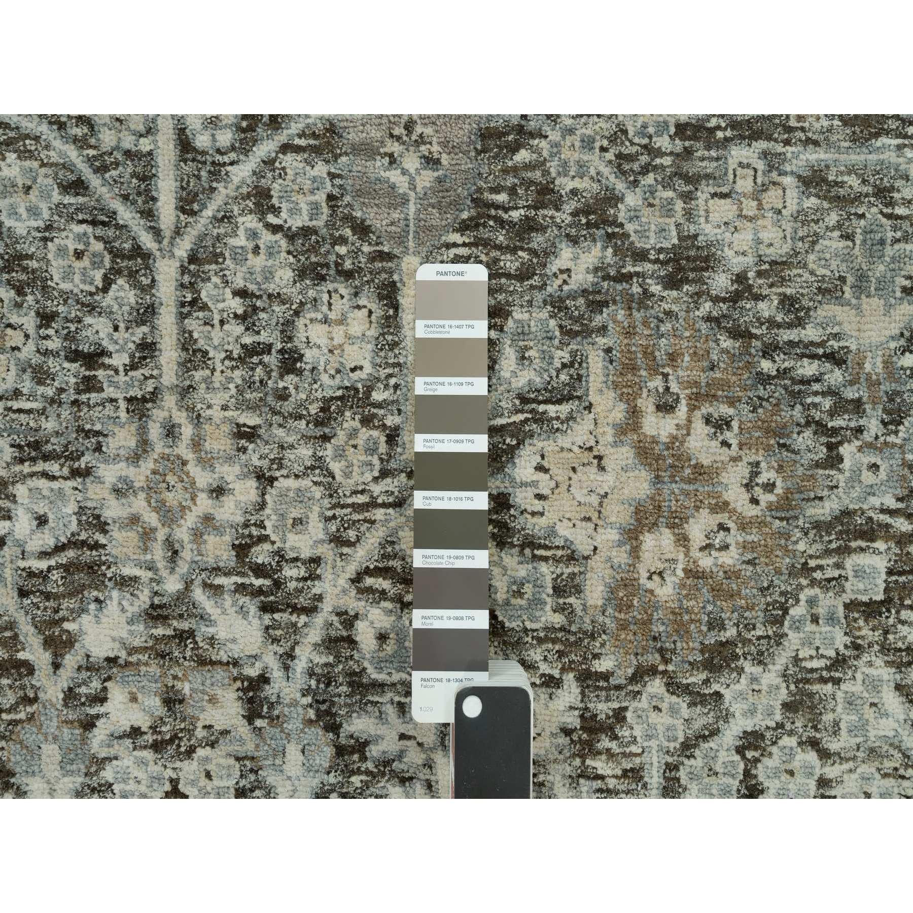 XXIe siècle et contemporain 8'x8' Tapis rond en laine et soie grise nouée à la main avec saule et cyprès en vente