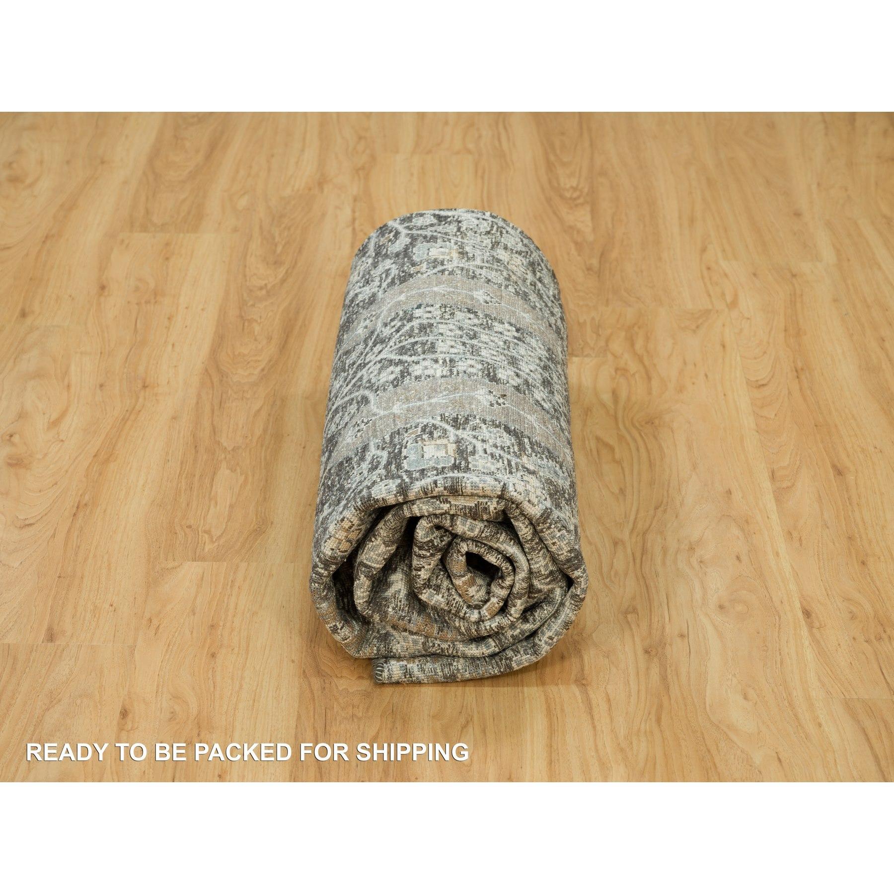 8'x8' Tapis rond en laine et soie grise nouée à la main avec saule et cyprès en vente 1