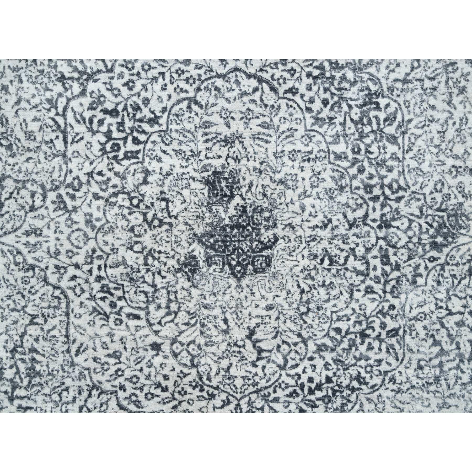 8'x8' Handgeknüpfter grauer gelöschter persischer Design-Teppich aus Wolle und reiner Seide im Angebot 3