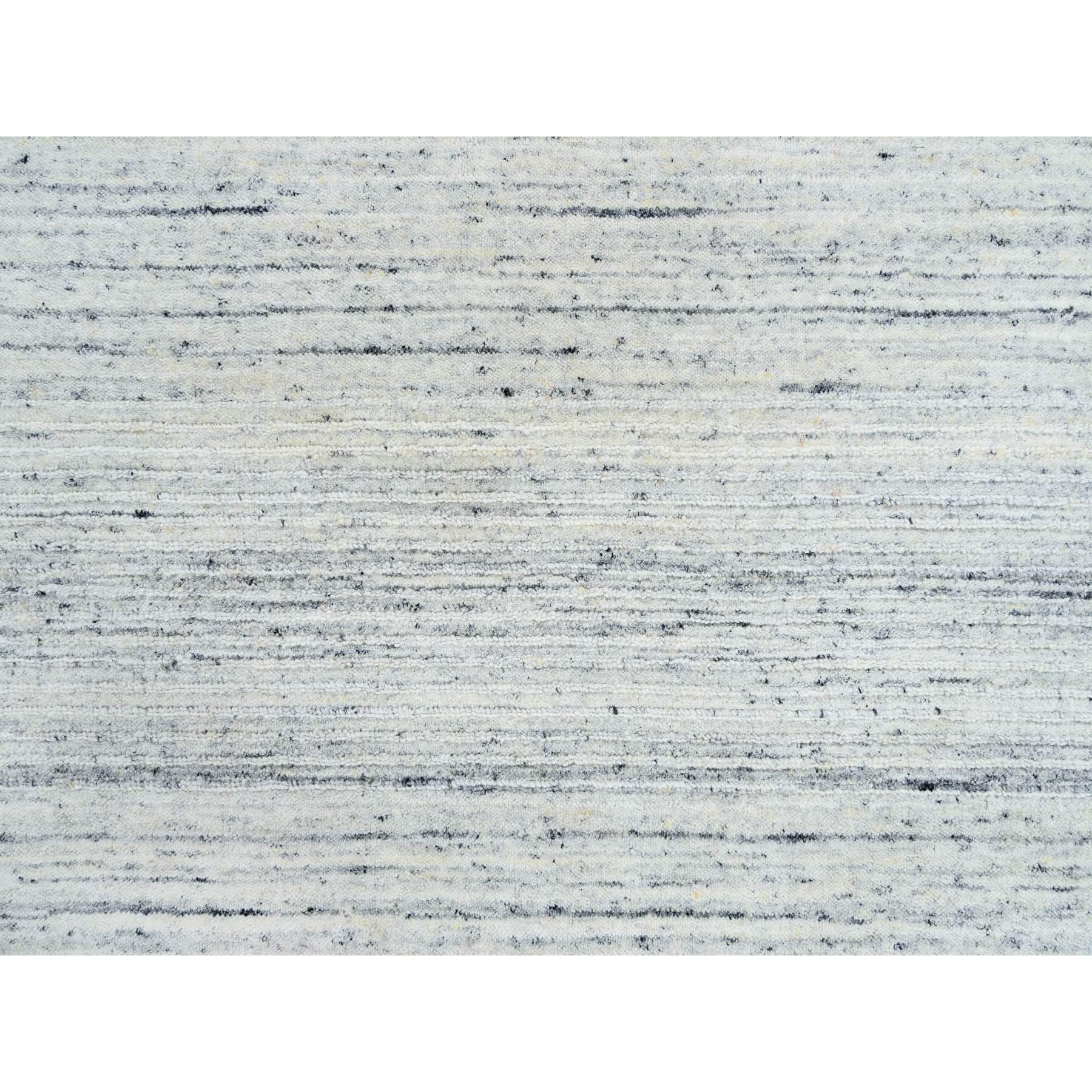 8'x8' Elfenbeinfarbener handgewebter schlichter moderner Striae-Design-Teppich aus natürlicher Wolle im Angebot 1