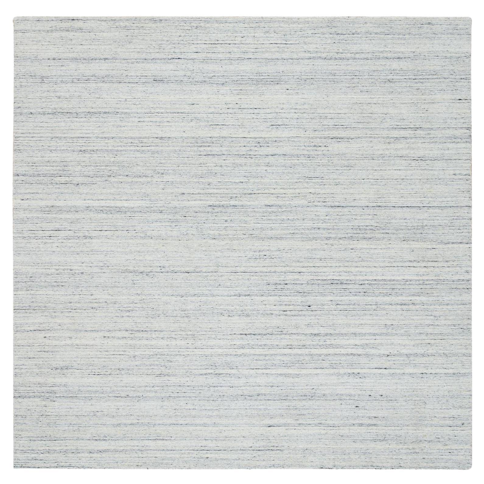 Tappeto quadrato in lana naturale 8'x8' avorio, lavorato a mano, a tinta unita, con design a striature moderne.