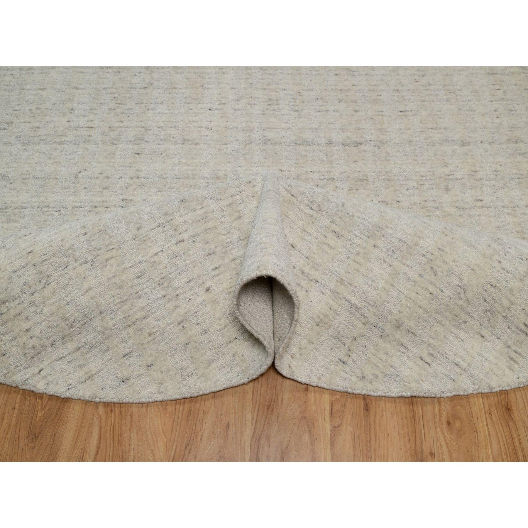 Hand-Woven 8'x8' Ivory Natural Wool Vertical Stripes Design Hand Loomed Round Rug For Sale