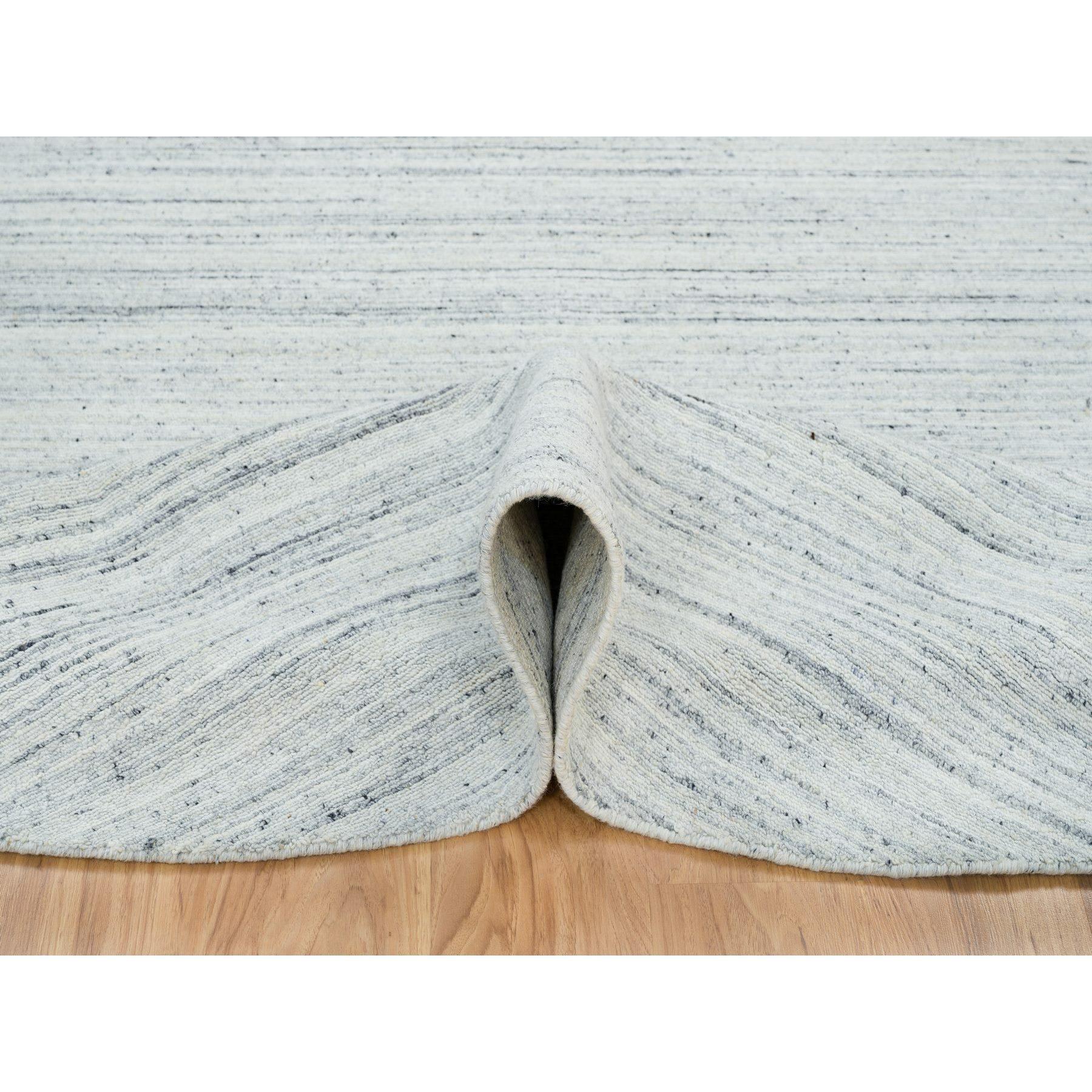 8'x8' Elfenbein einfarbig Modernes Striae Design Bio-Wolle handgewebter runder Teppich im Zustand „Neu“ im Angebot in Carlstadt, NJ