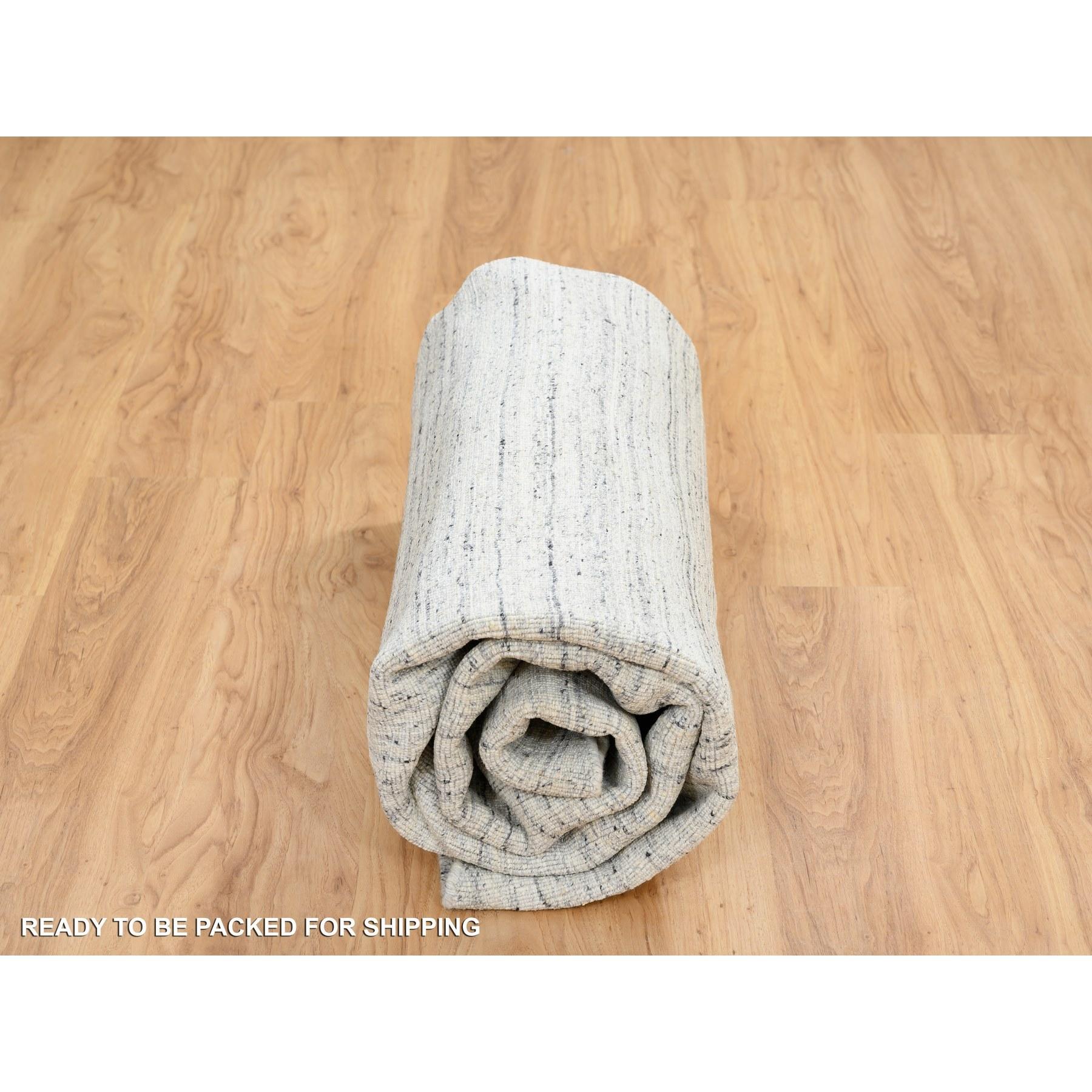 8'x8' Ivory, Plain Modern Striae Design, Soft Wool Hand Loomed Round Rug (tapis rond en laine tissée à la main) en vente 2