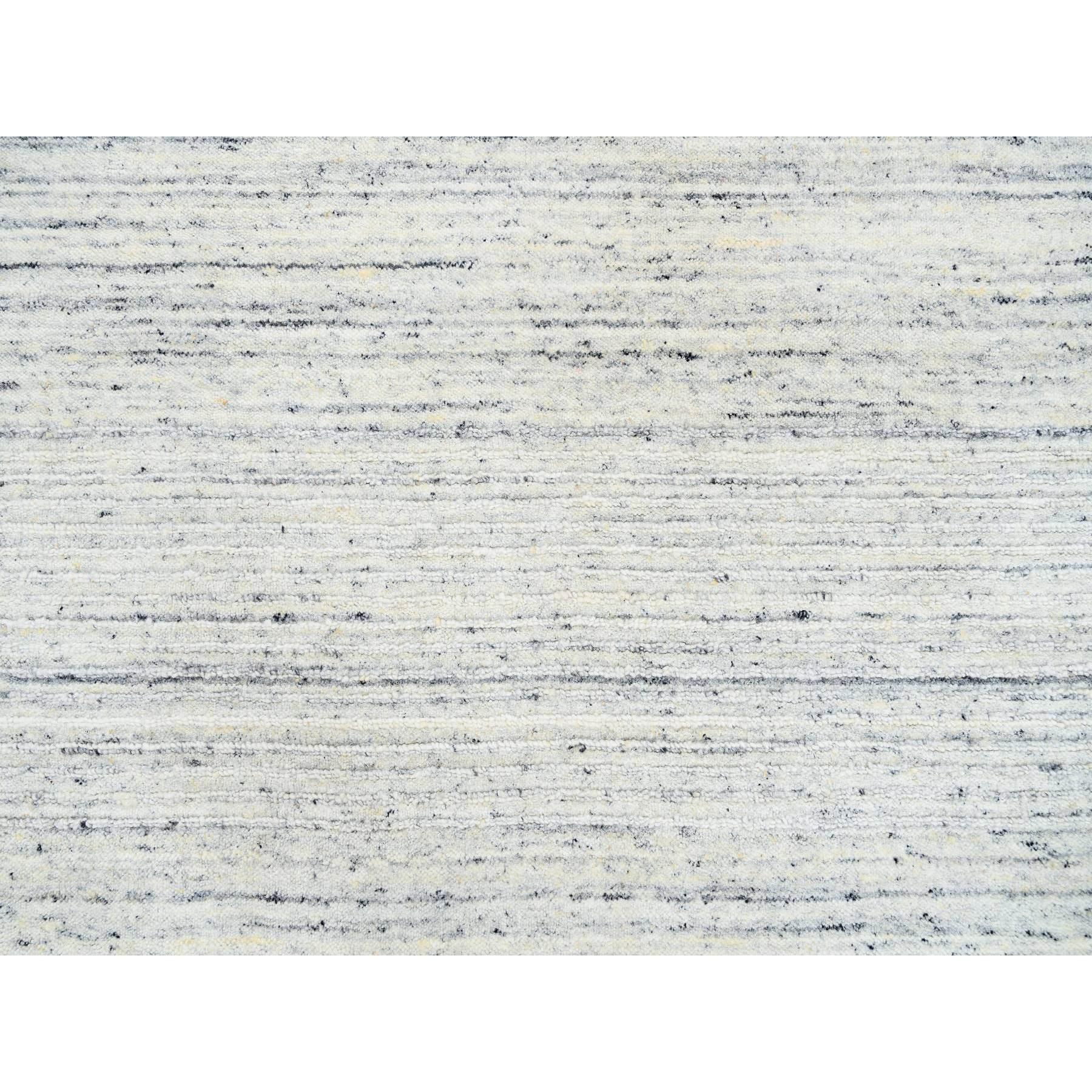 8'x8' Ivory, Plain Modern Striae Design, Soft Wool Hand Loomed Round Rug (tapis rond en laine tissée à la main) en vente 1