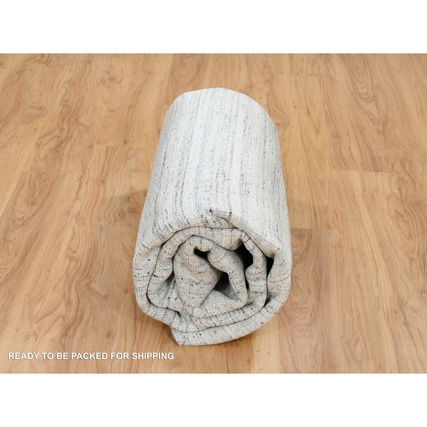 8'x8' Ivory Plain Modern Striae Design Soft Wool Hand Loomed Square Rug For Sale 3