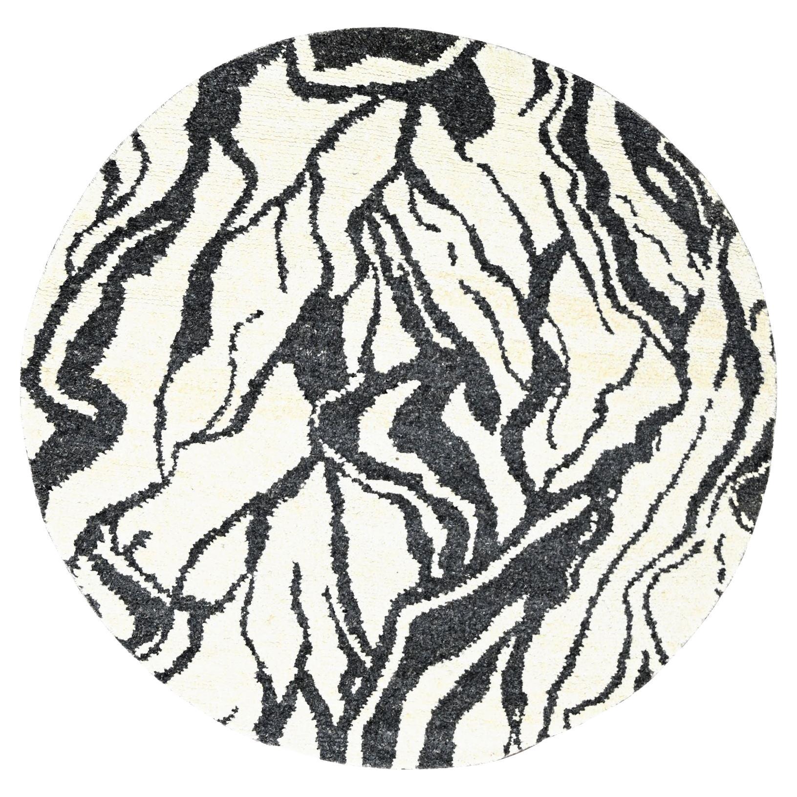 8'x8' Ivory with Black Hand Knotted Modern Design Wool Round Oriental Rug For Sale