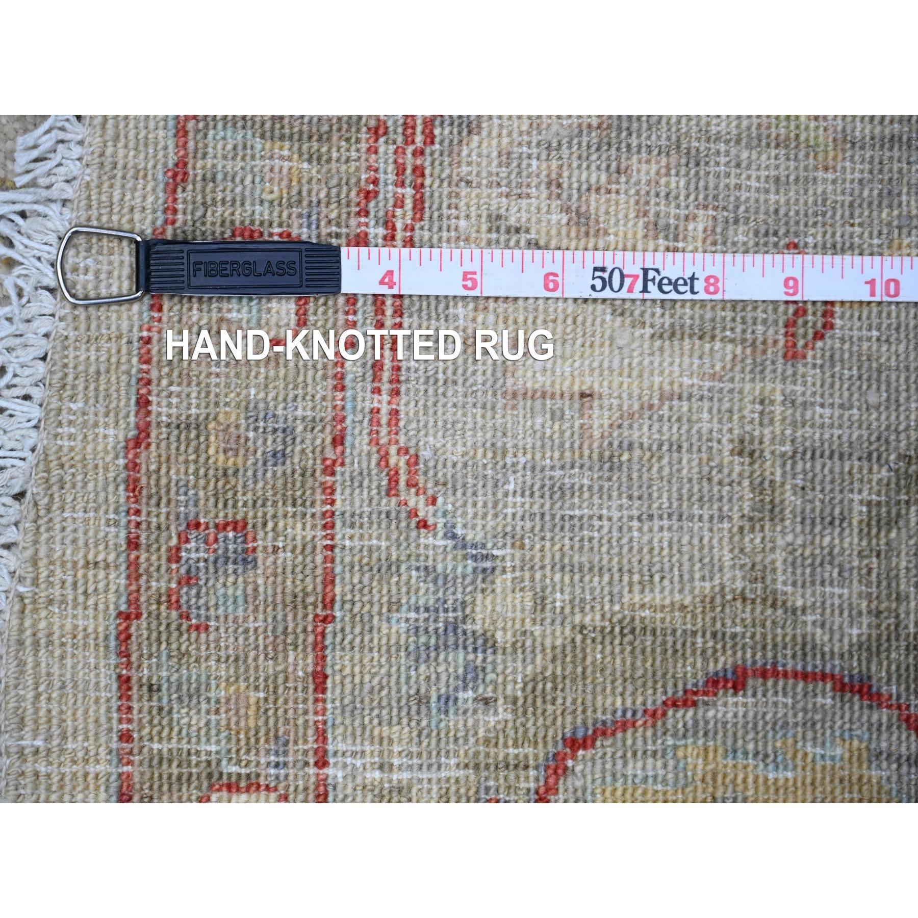 8'x8' Ivory Ziegler Mahal Tappeto orientale rotondo in pura lana annodato a mano in vendita 4