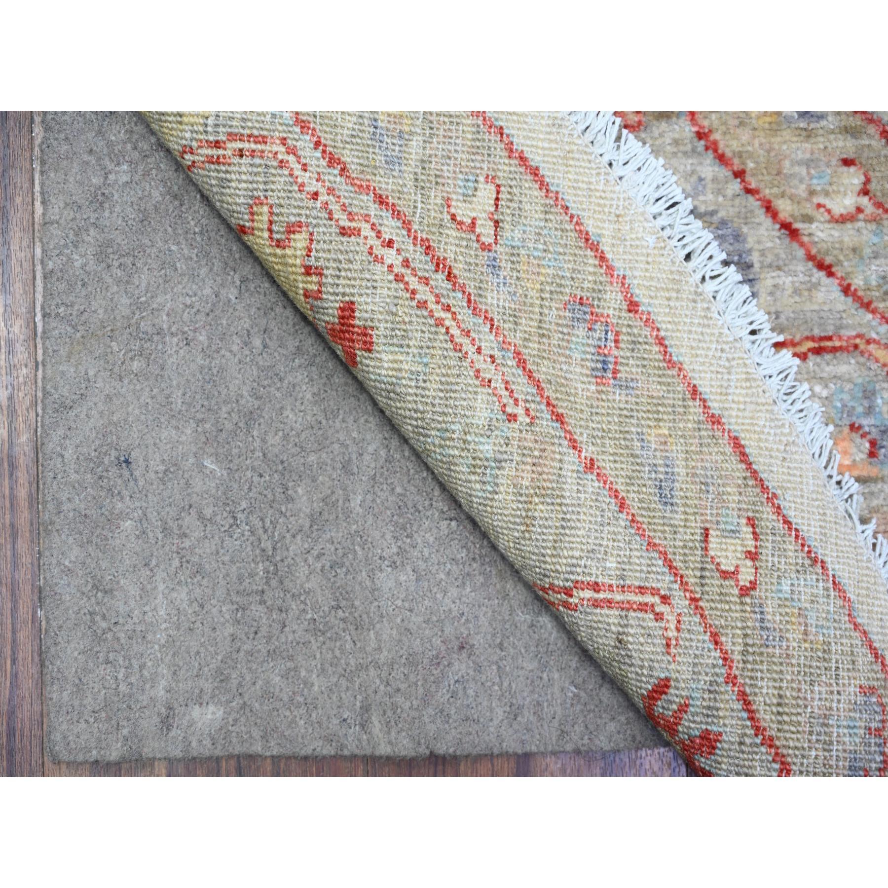 Annodato a mano 8'x8' Ivory Ziegler Mahal Tappeto orientale rotondo in pura lana annodato a mano in vendita