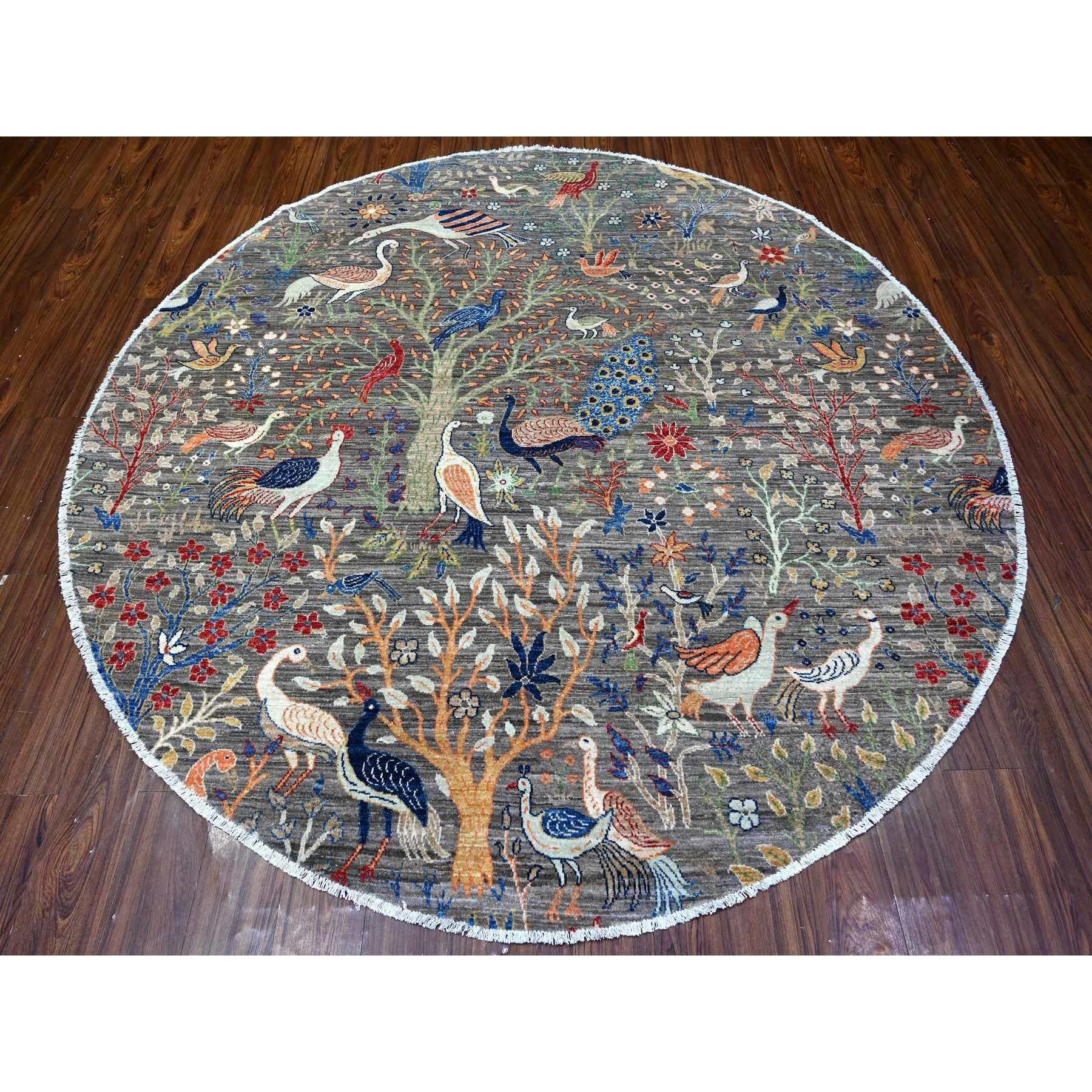 Gray Birds, annodato a mano, in morbida lana, afgano Peshawar con uccelli del paradiso, Abrash, tinture naturali, tappeto orientale rotondo
Materiali primari: Lana
Lattice: No Pile 
altezza: 0,25 pollici
Stile: Di transizione
Colore primario: