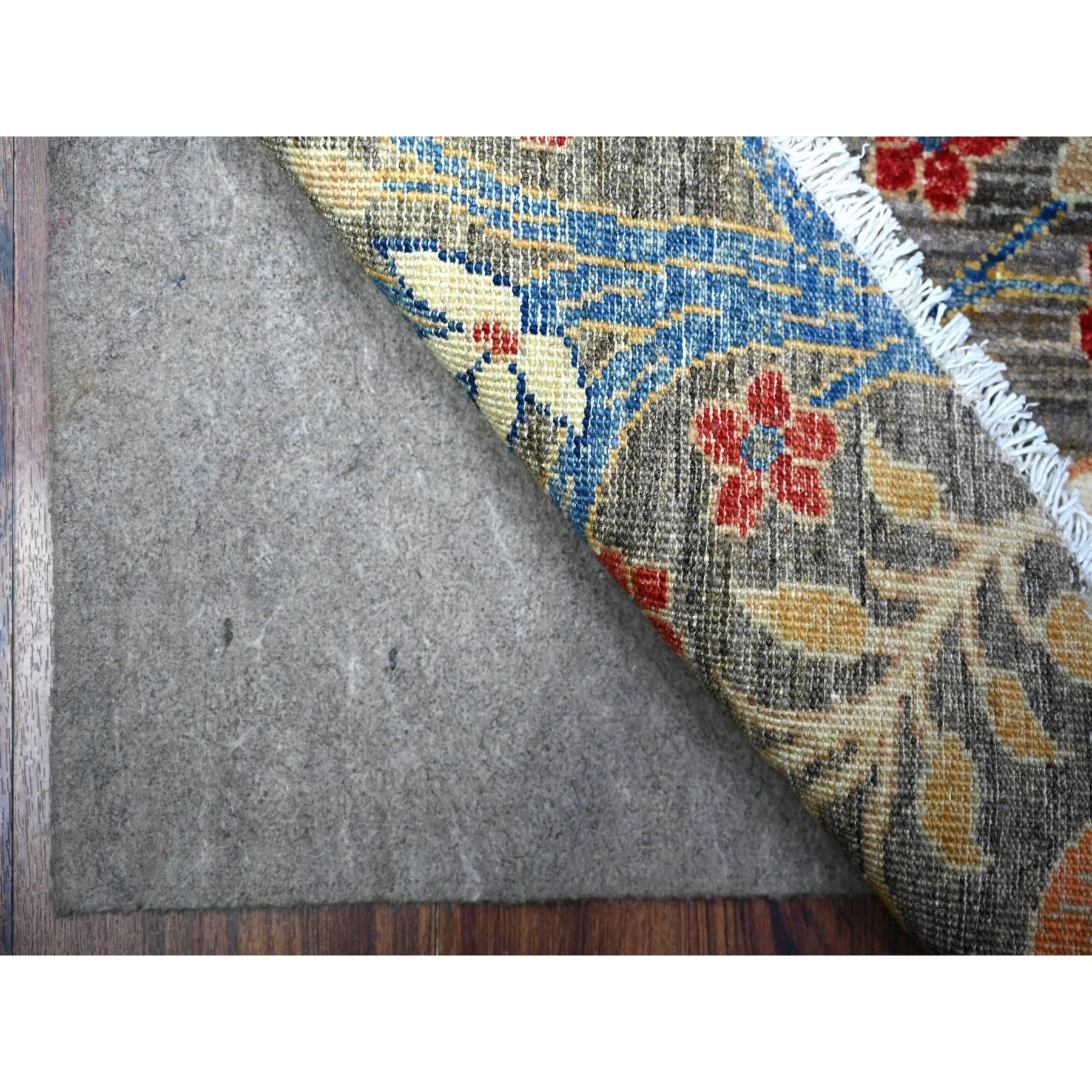 Afghano 8'x8' Jet Gray Tappeto rotondo in morbida lana afgana Peshawar Abrash annodato a mano in vendita