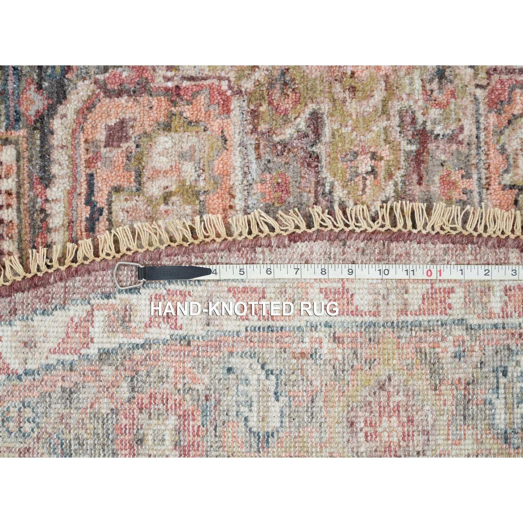 8'x8' Tapis oriental en laine douce Heriz Revival noué à la main, de couleur bourgogne clair en vente 3