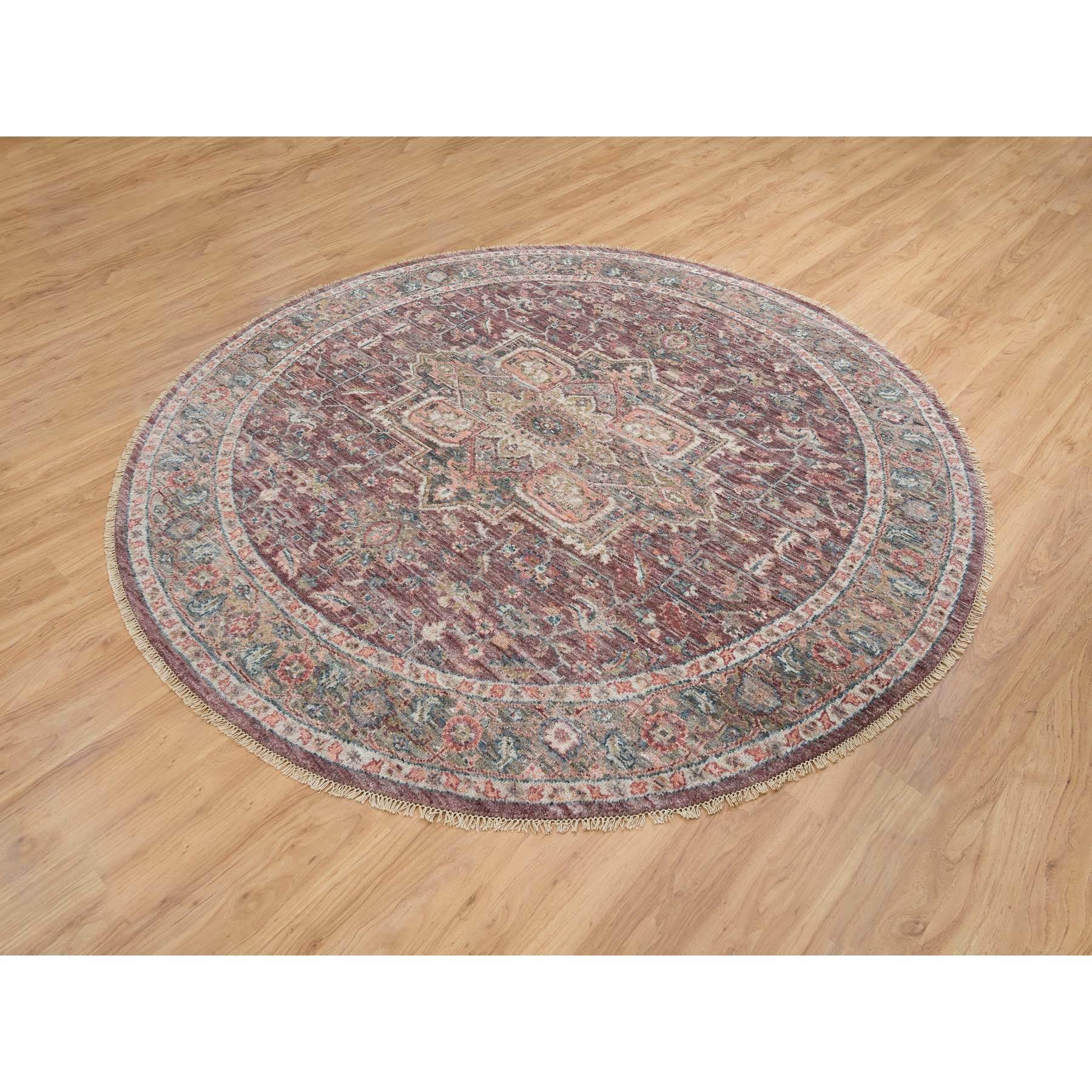 Heriz Serapi 8'x8' Tapis oriental en laine douce Heriz Revival noué à la main, de couleur bourgogne clair en vente