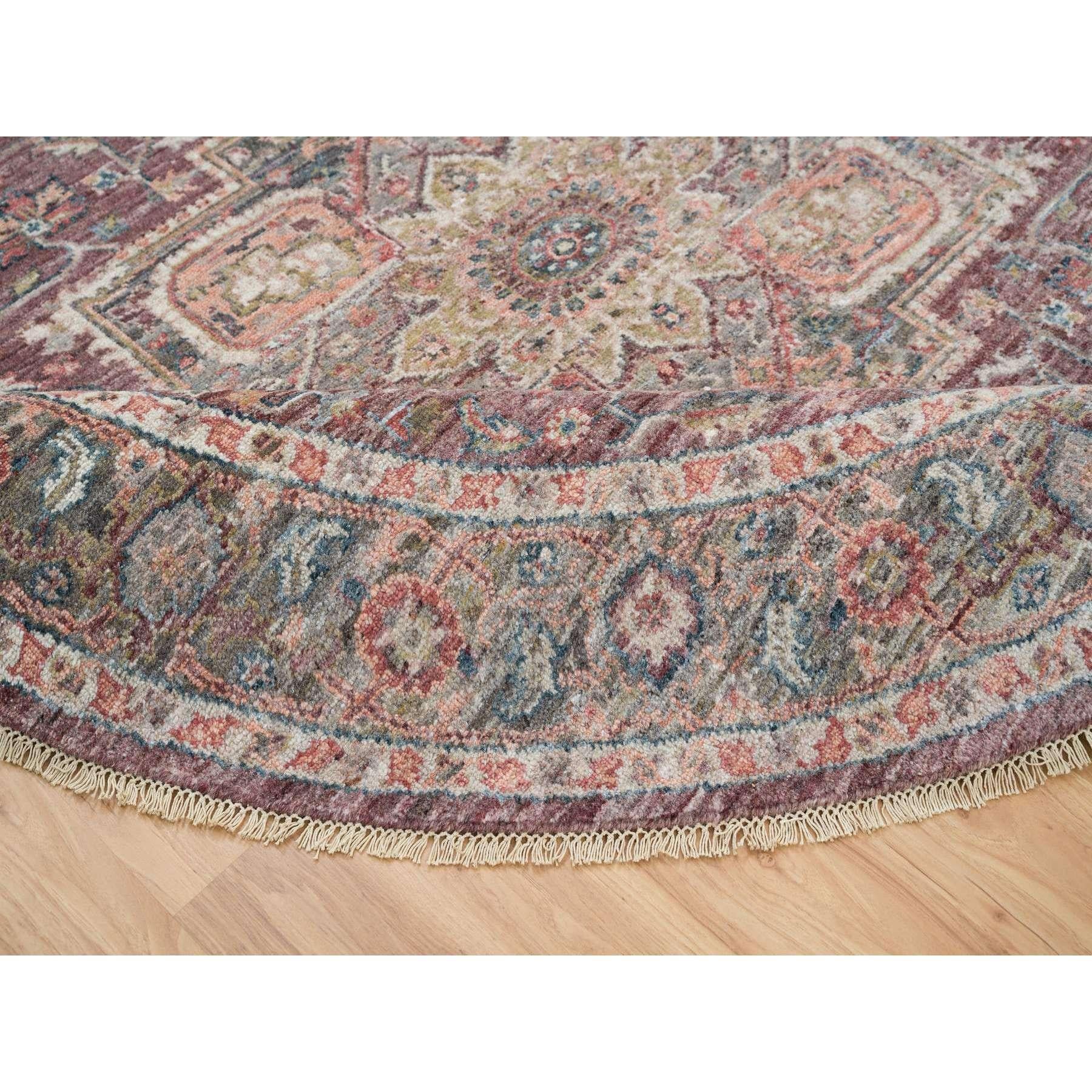 8'x8' Tapis oriental en laine douce Heriz Revival noué à la main, de couleur bourgogne clair Neuf - En vente à Carlstadt, NJ