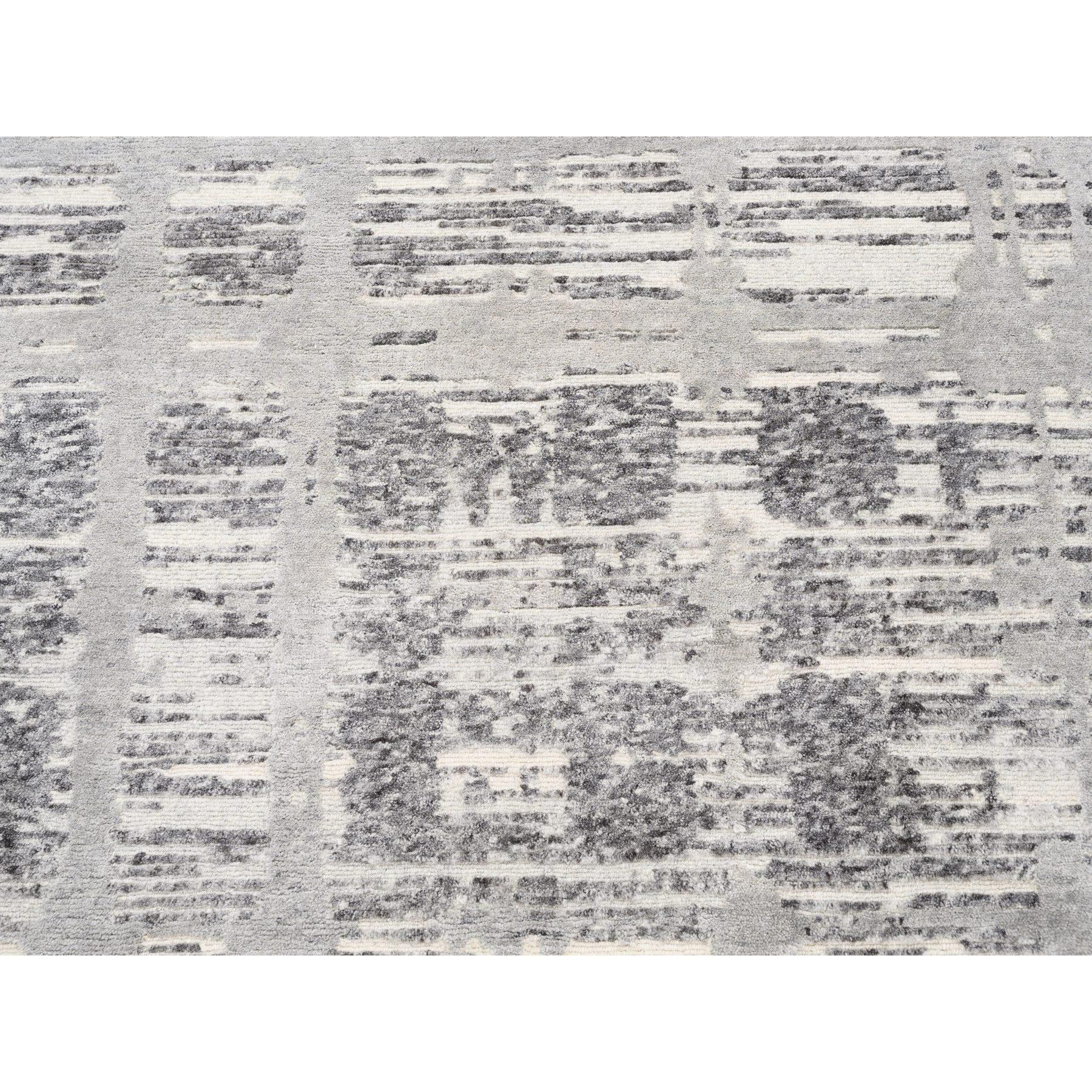 8'x8' Tappeto quadrato in lana annodato a mano, grigio chiaro, moderno con disegno a croce cancellato in vendita 1