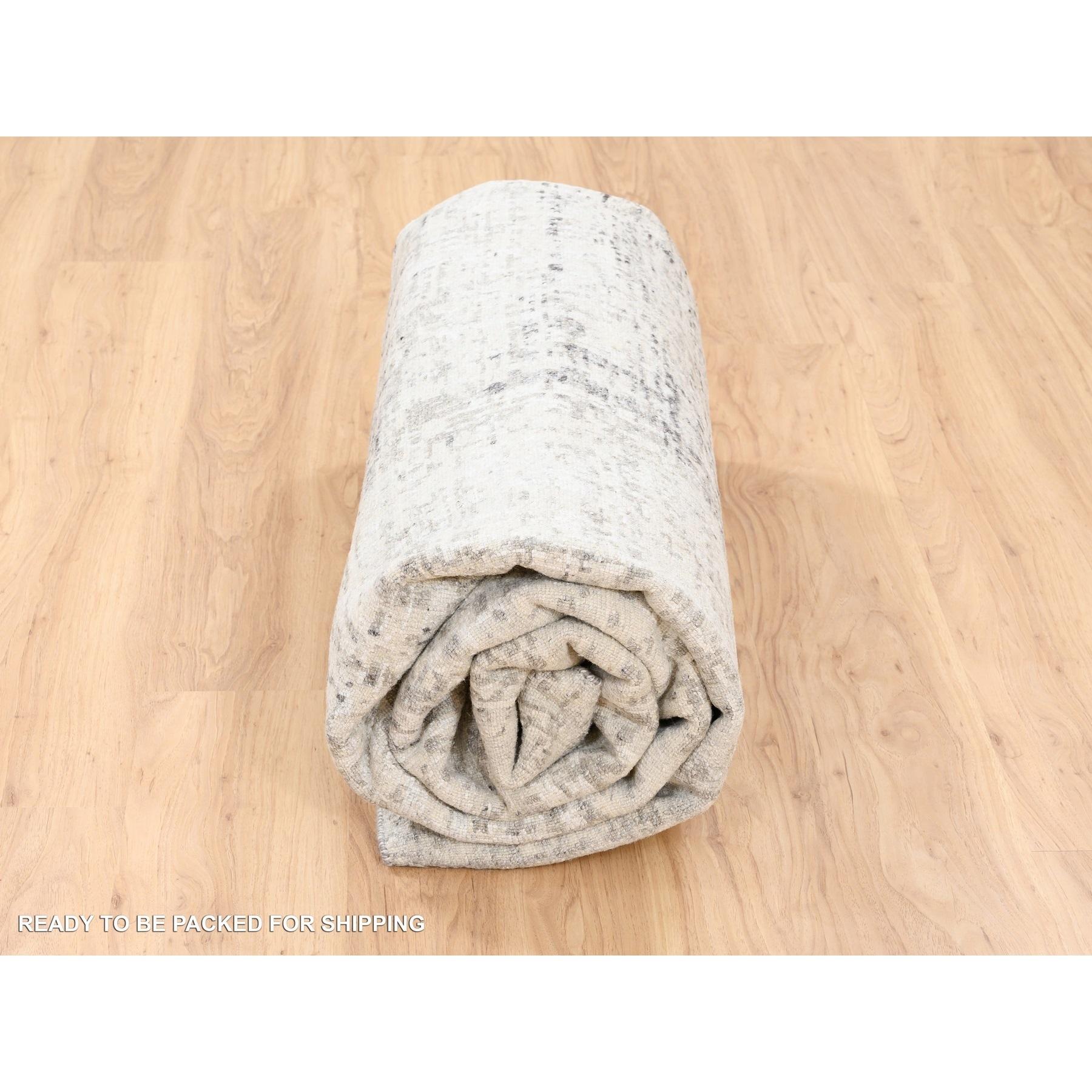 8'x8' Modern Hand Spun Undyed Natural Wool Handknotted Light Gray Square Rug im Angebot 2