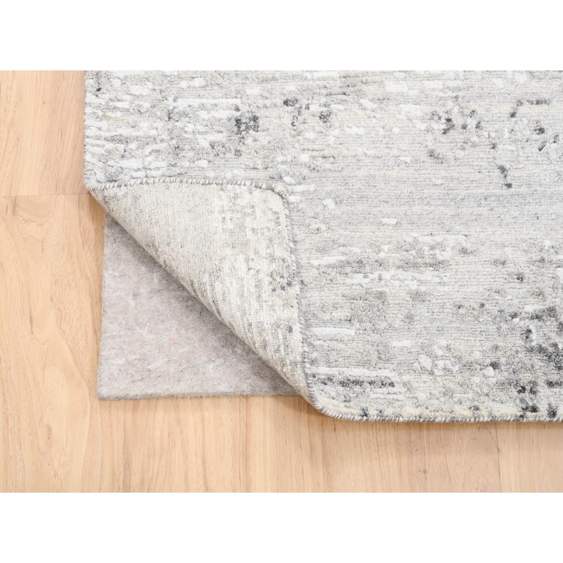 8'x8' Modern Hand Spun Undyed Natural Wool Handknotted Light Gray Square Rug (Handgeknüpft) im Angebot