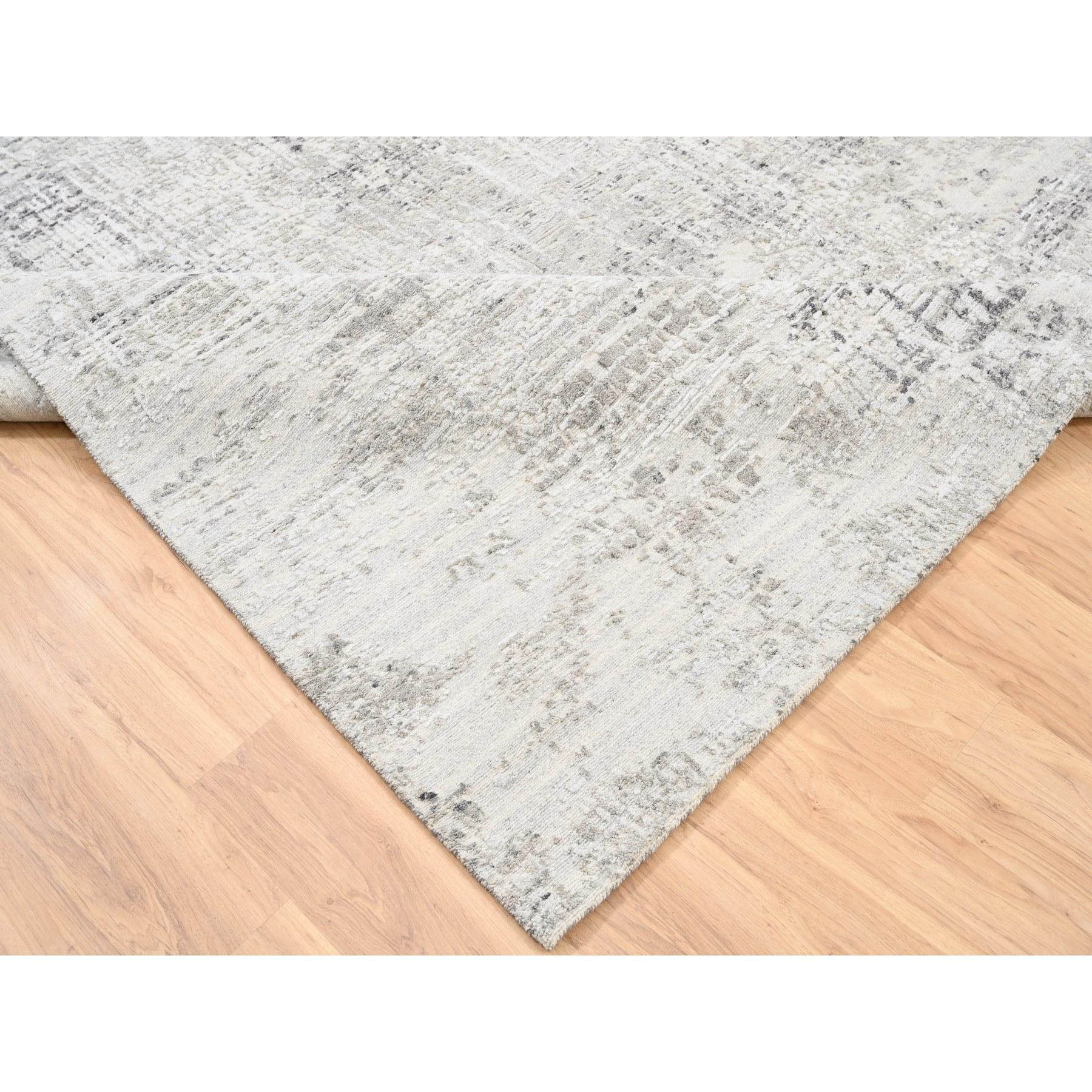 8'x8' Modern Hand Spun Undyed Natural Wool Handknotted Light Gray Square Rug (21. Jahrhundert und zeitgenössisch) im Angebot