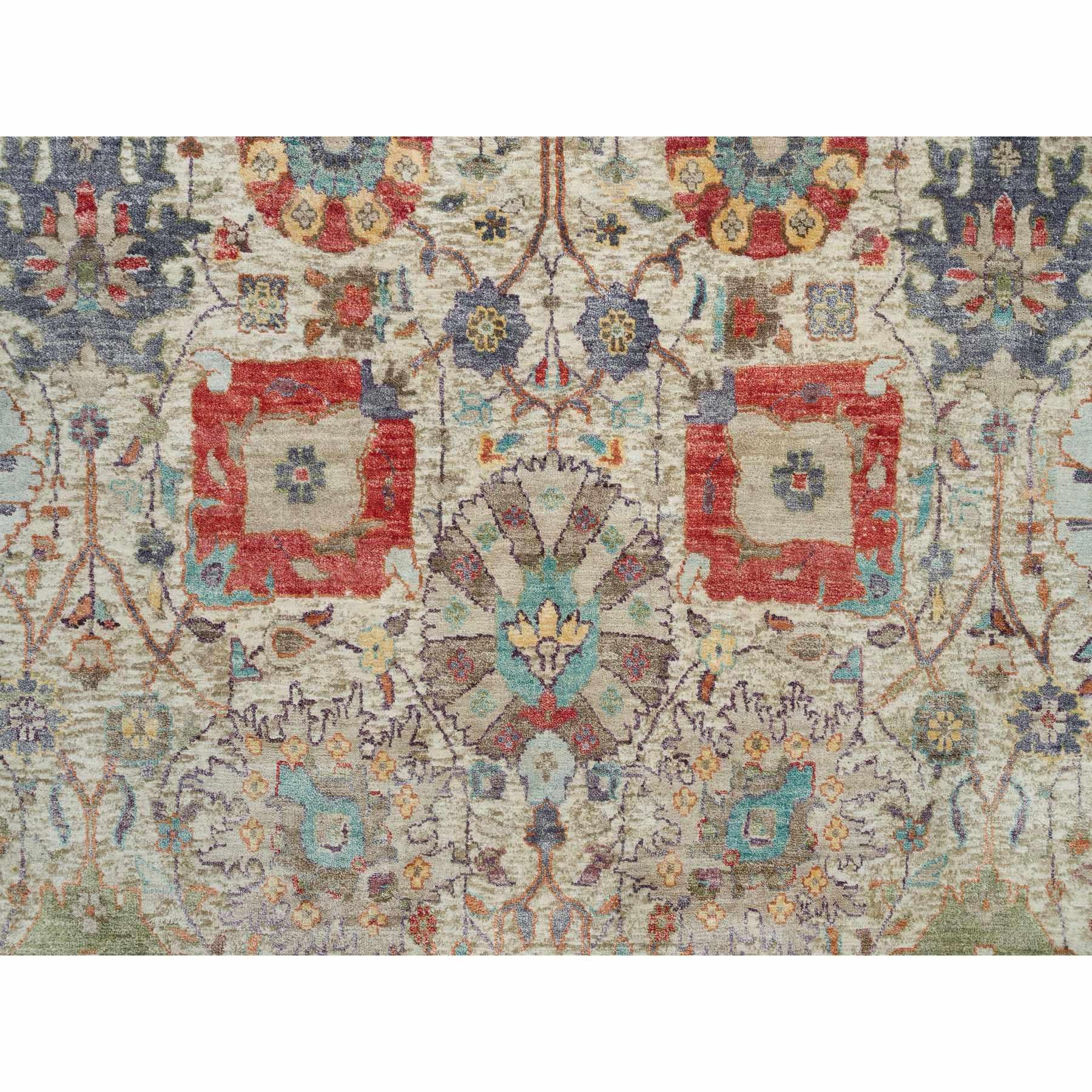 Seta 8'x8' Tappeto rotondo Old Lace White annodato a mano in seta e lana con vaso Tebraz in vendita