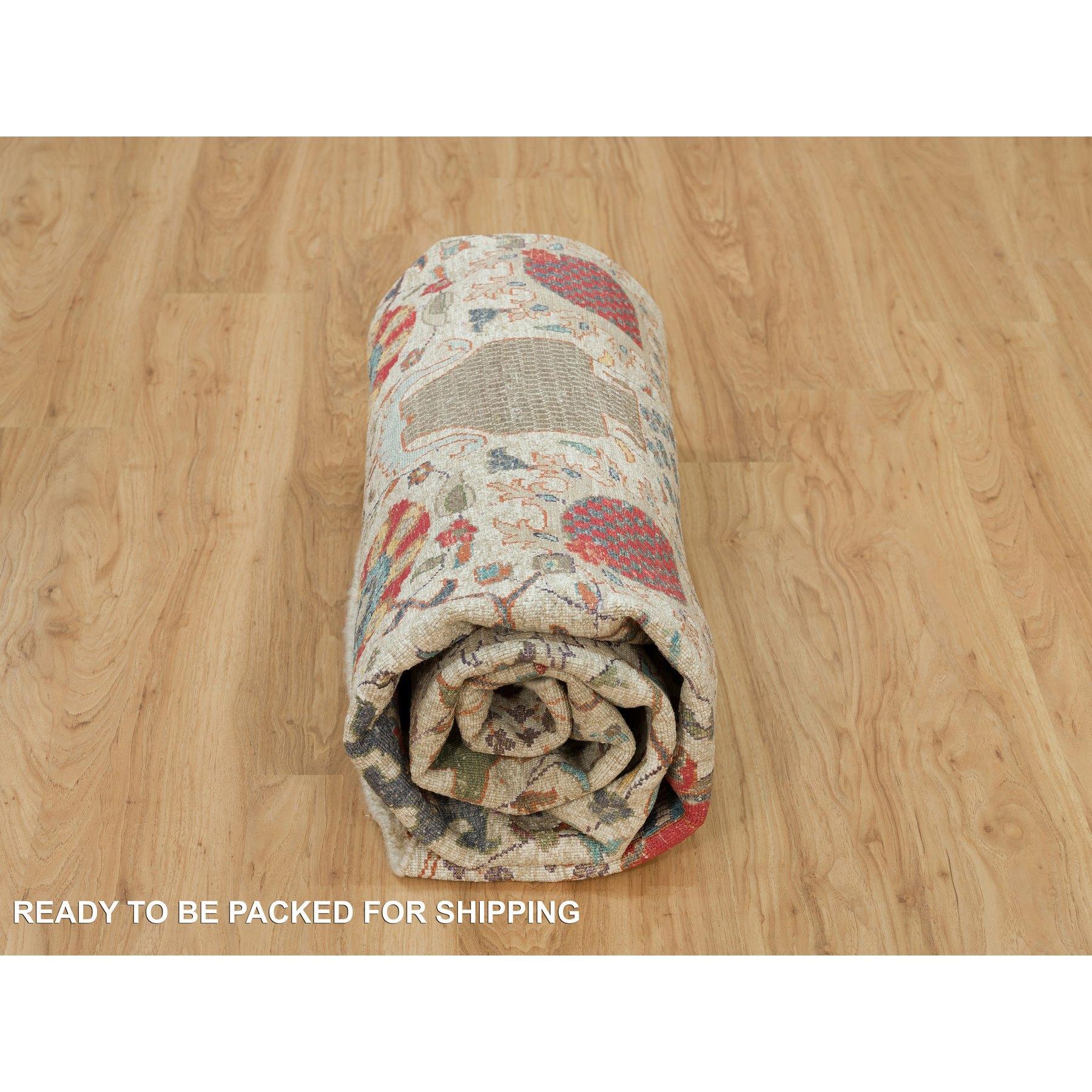 8'x8' Tappeto rotondo Old Lace White annodato a mano in seta e lana con vaso Tebraz in vendita 1