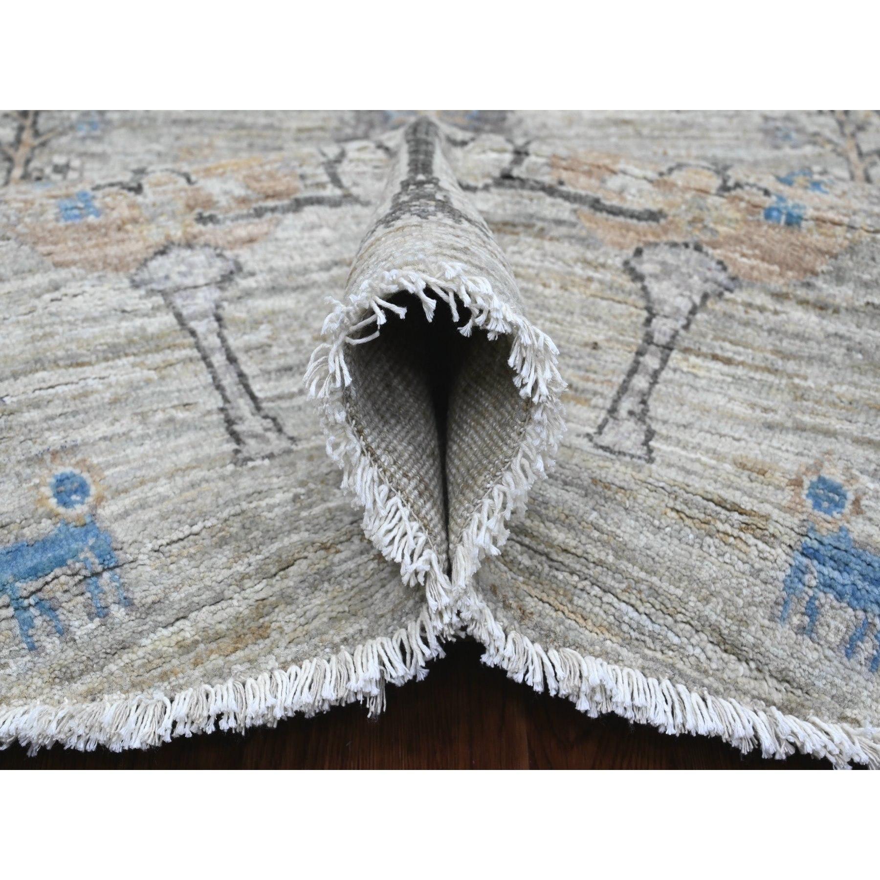 Noué à la main Tapis rond en laine nouée à la main 8'x8' gris huître Willow and Cypress Tree Design en vente