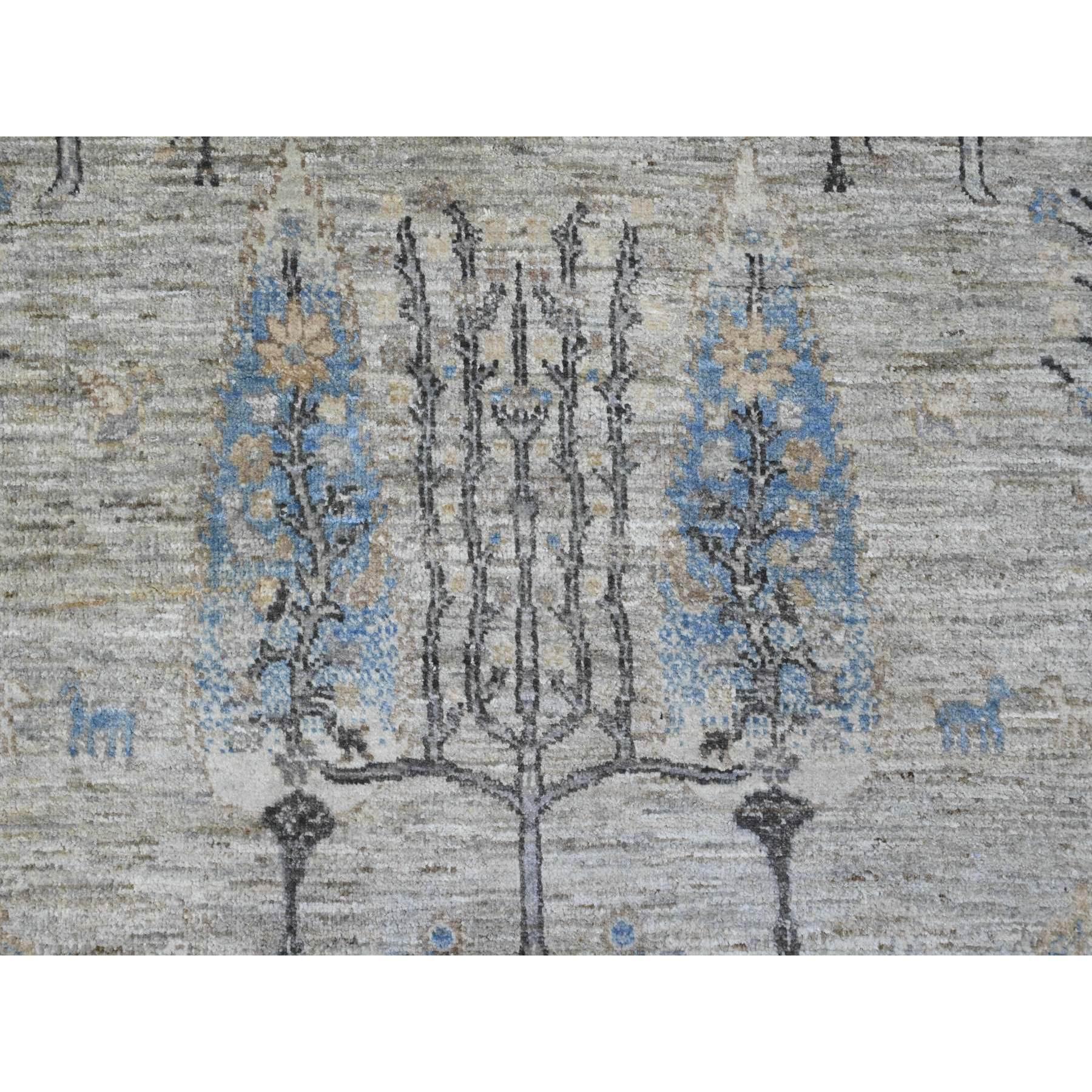 Laine Tapis rond en laine nouée à la main 8'x8' gris huître Willow and Cypress Tree Design en vente
