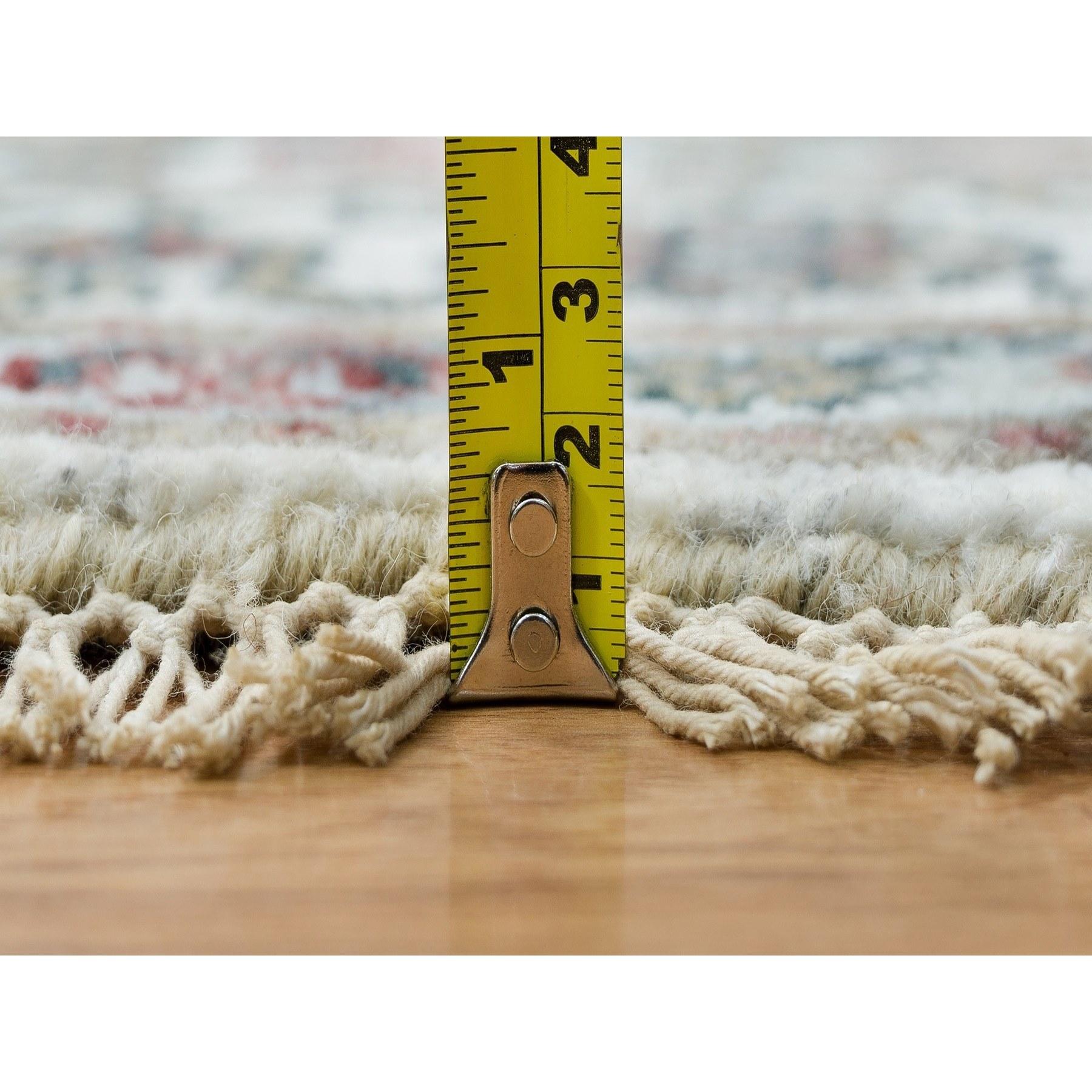 8'x8' Pearl White Hand Knotted Unique Flower Rosettes Border Round Rug For Sale 2